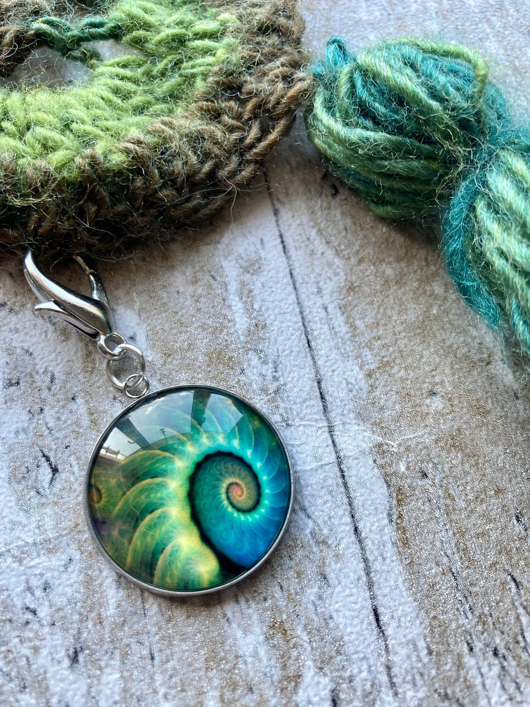 Fractal crochet marker