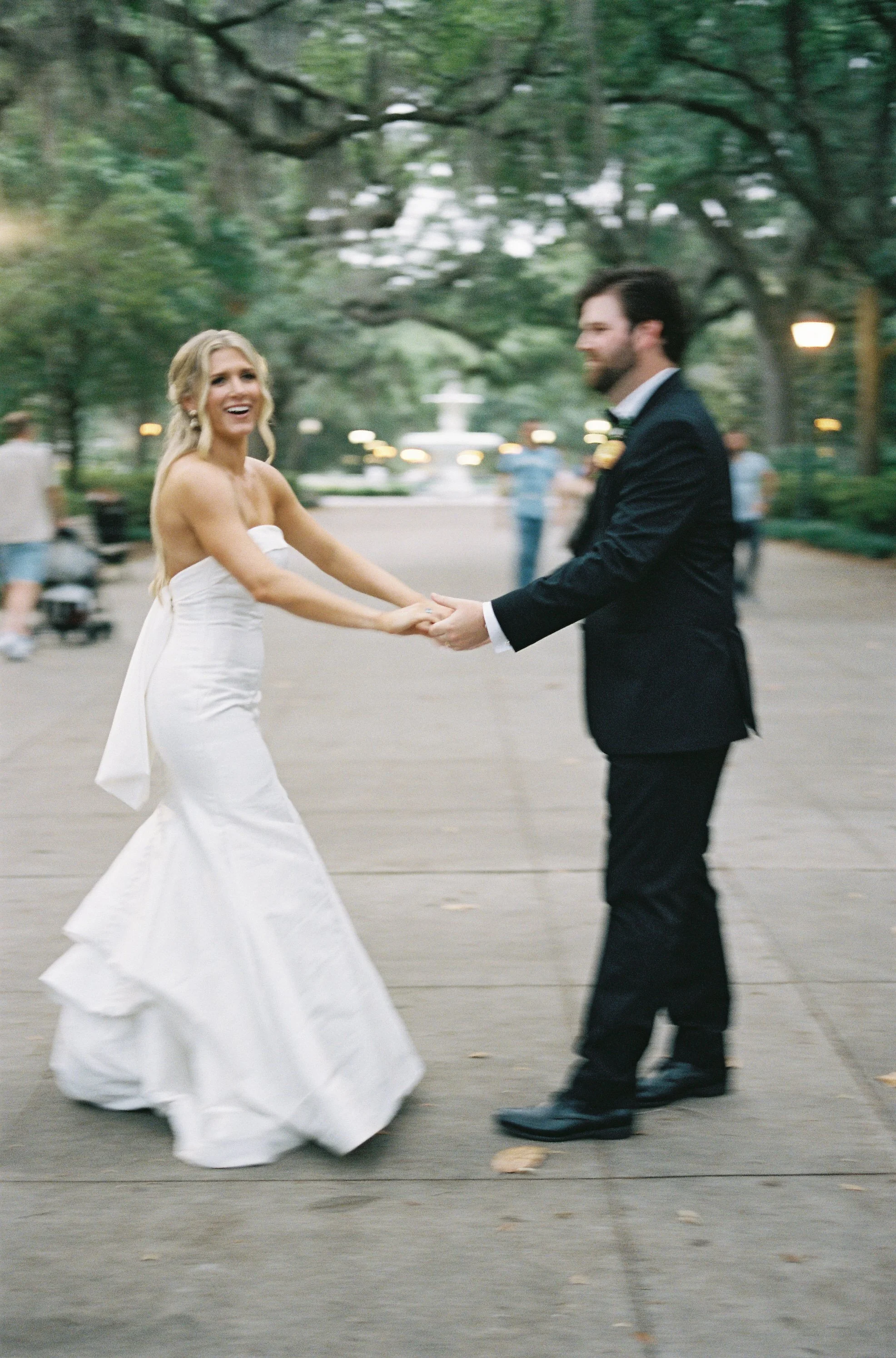 luxury-savannah-wedding-bride-groom-portraits.jpg