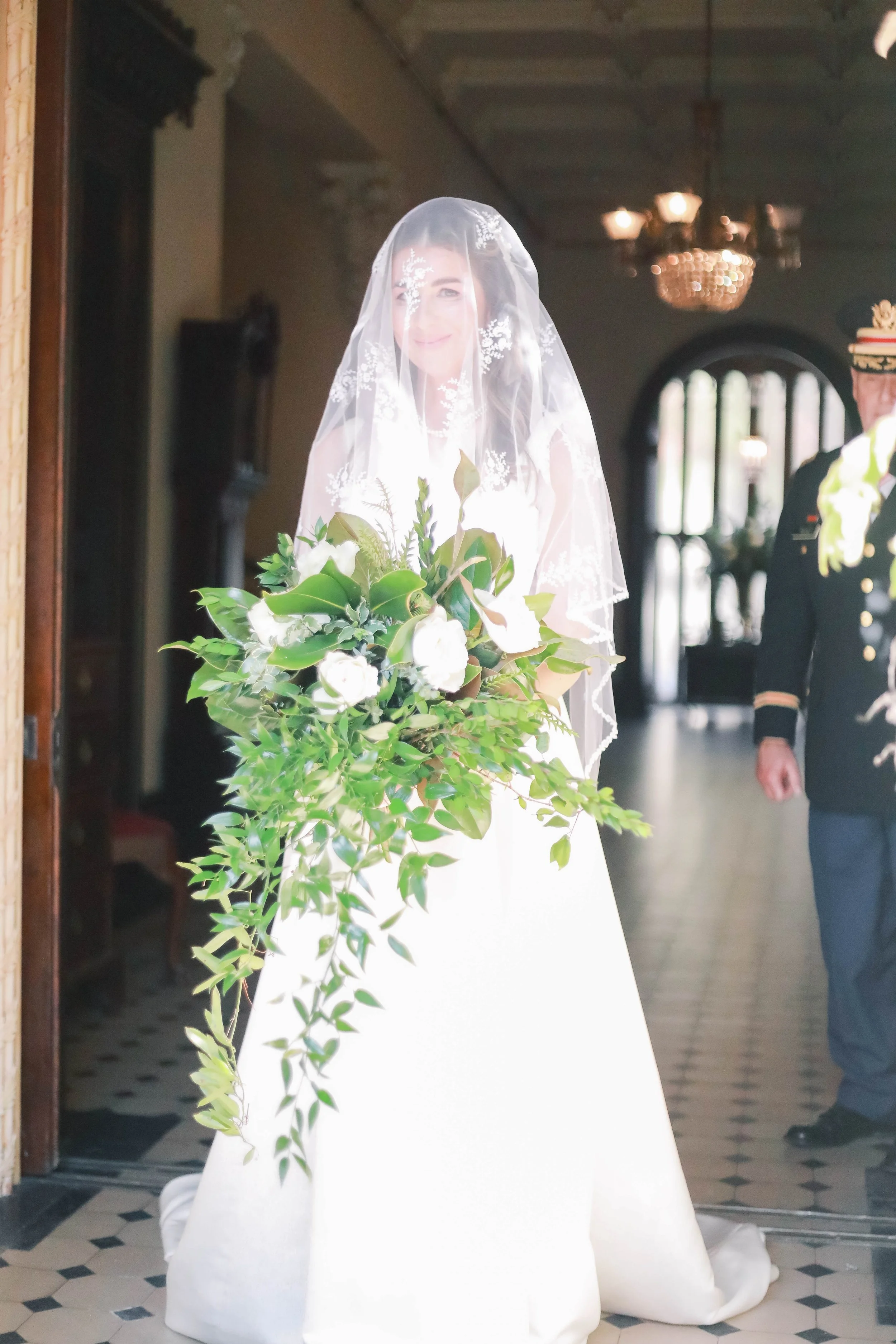 historic-savannah-bridal-portrait-3.jpg