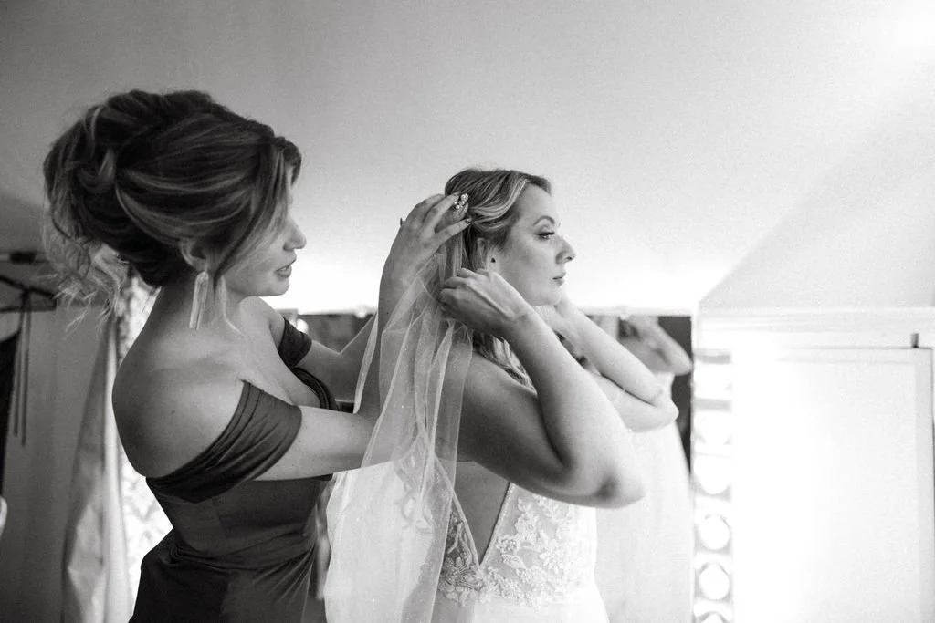 bride-getting-ready-with-bridesmaids-atlanta-wedding.jpg
