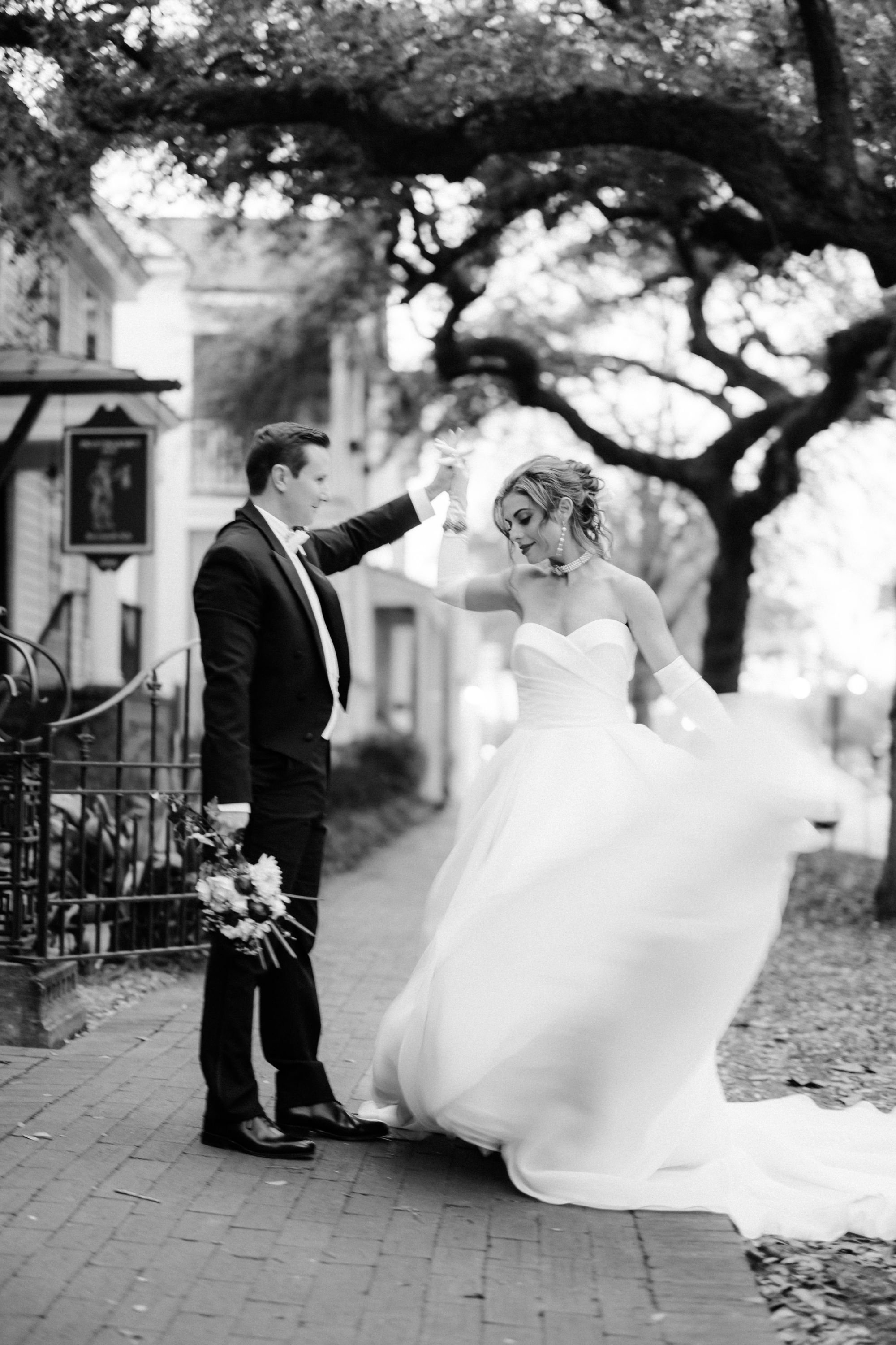 Bride and groom pictures in downtown Savannah, Georgia