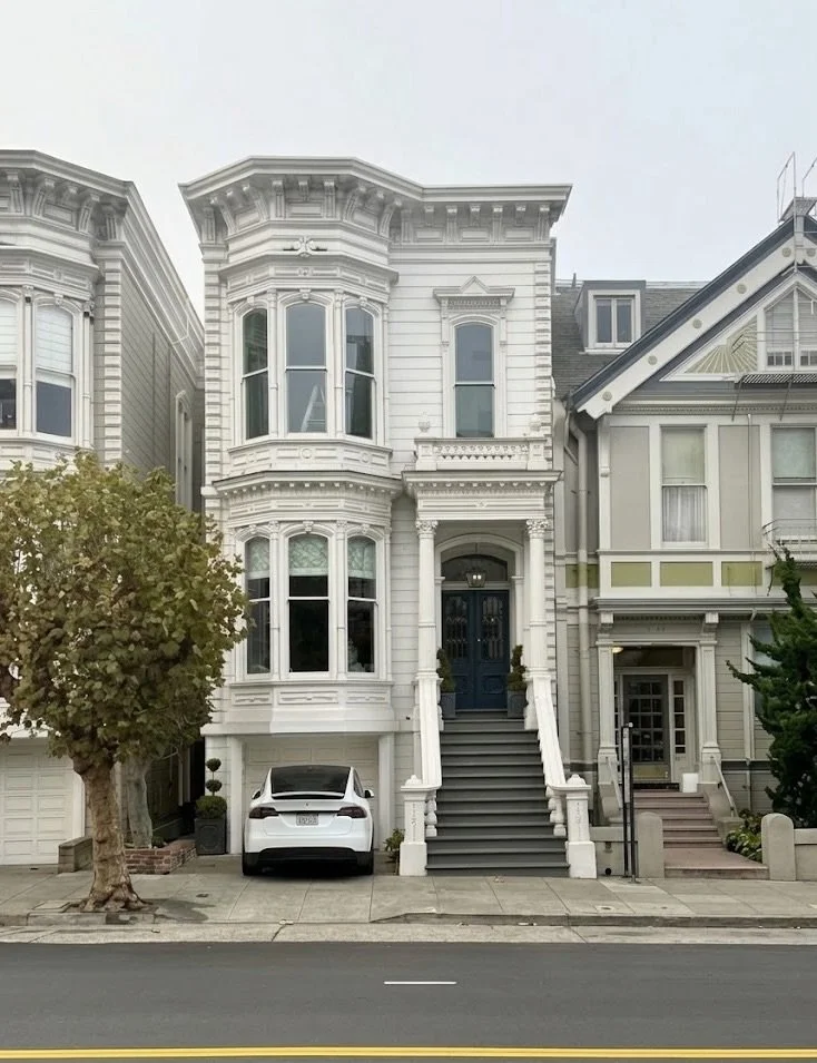 A few houses that caught my eye in San Francisco last week, mostly around Pacific Heights.

The hills set the rhythm. Houses step with the slope, stoops meet the sidewalk at different heights, and garages tuck beneath raised parlor floors.

Italianat