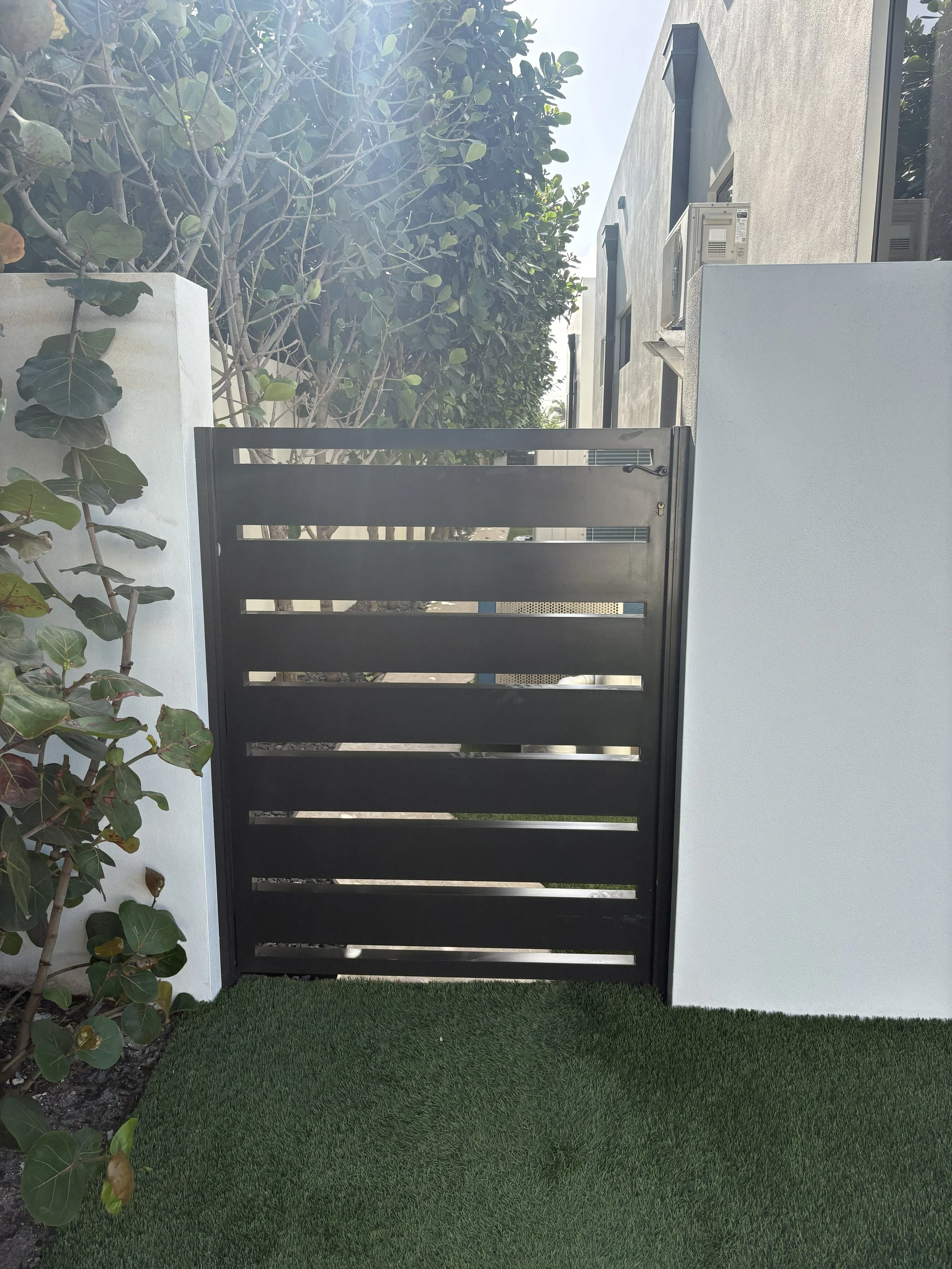 MT - 995 SOB - Ped Gate.jpg