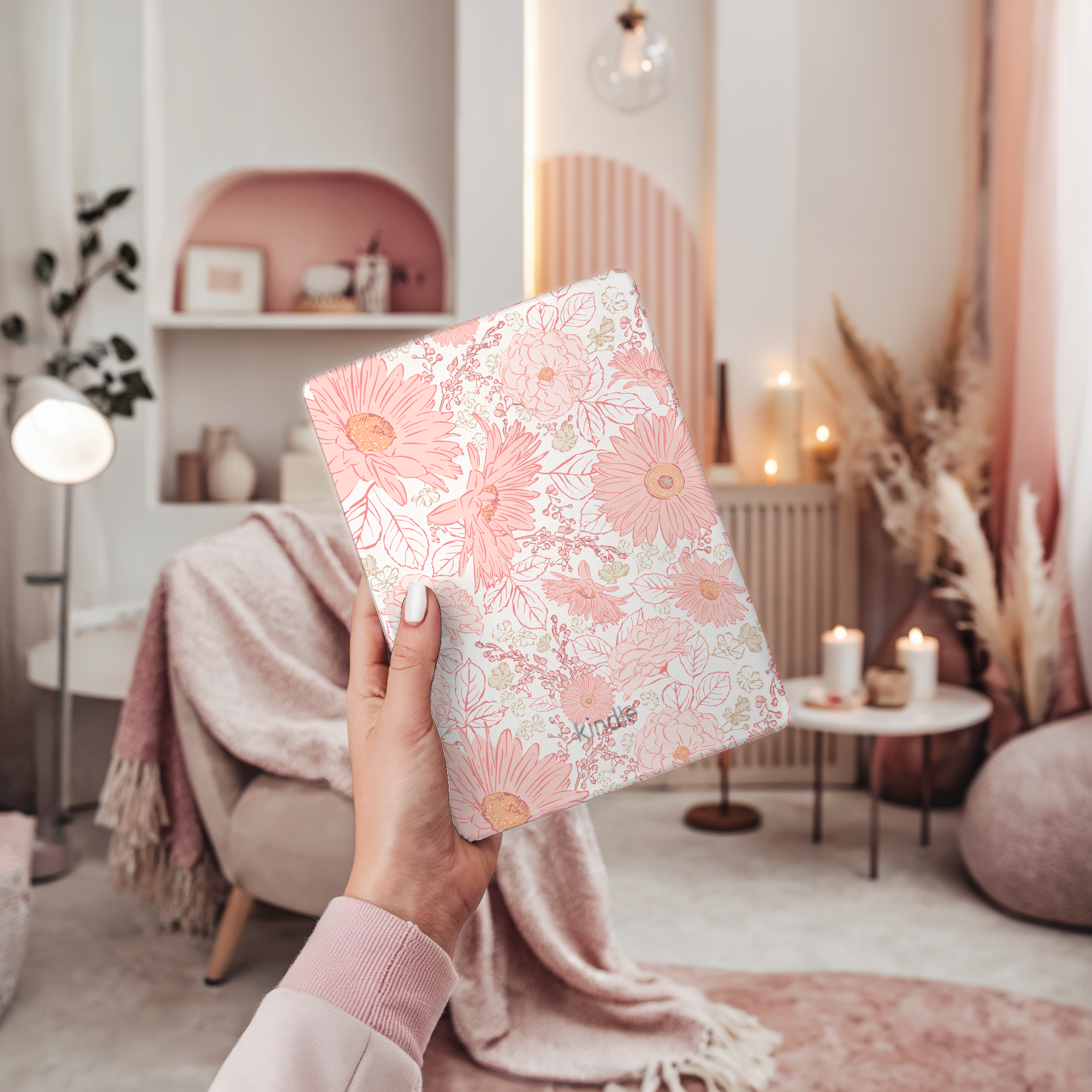 Kindle_Mockup Hand (Etsy).png