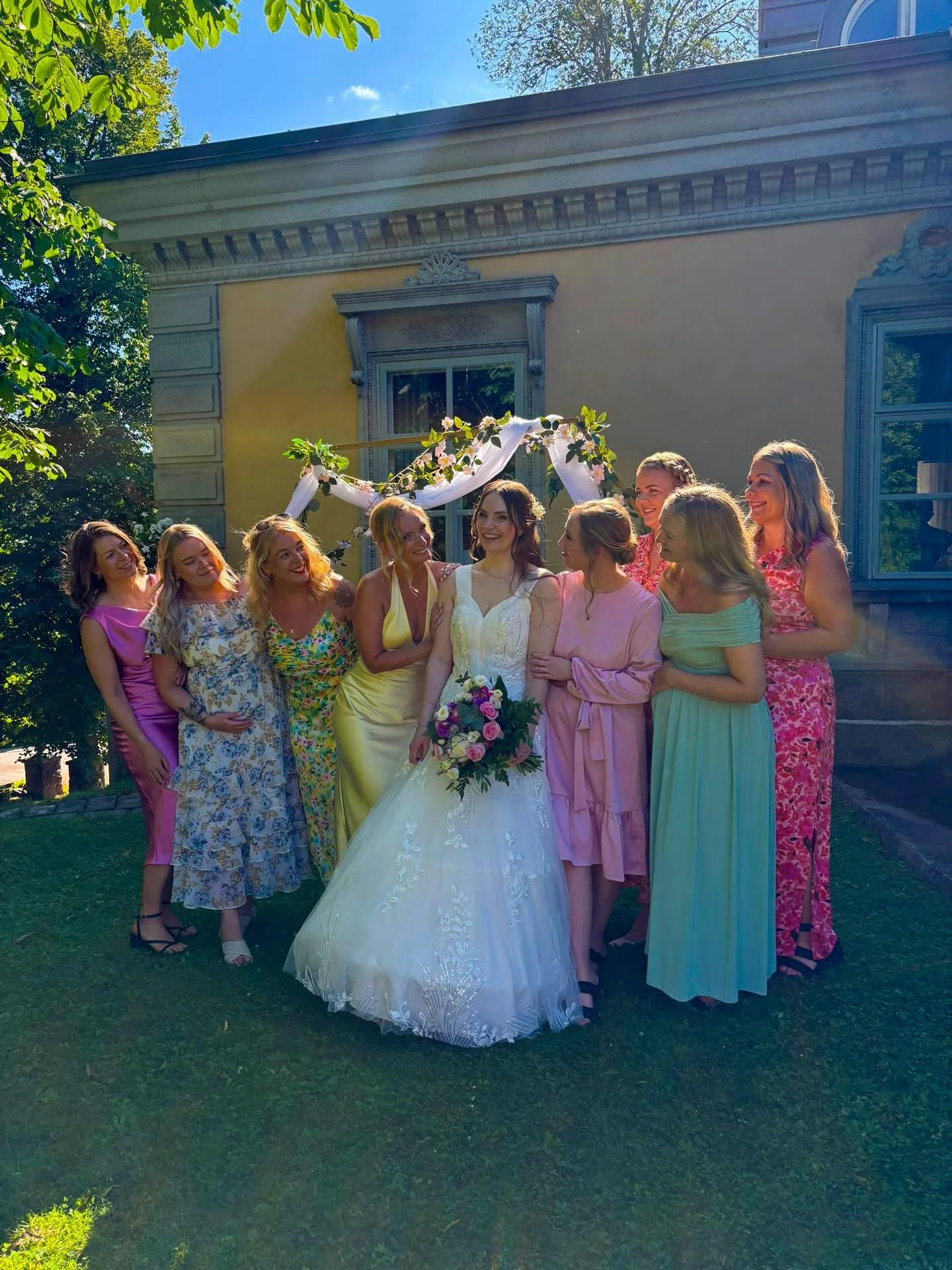 Finnish summer hits different 🥰☀️

10 days filled with friends, family, food, lakes and one trip to a summer cabin. One festival &amp; most of all - an amazing wedding of my friends. 🌊👯&zwj;♀️💞 Grateful to have many homes in different countries. 