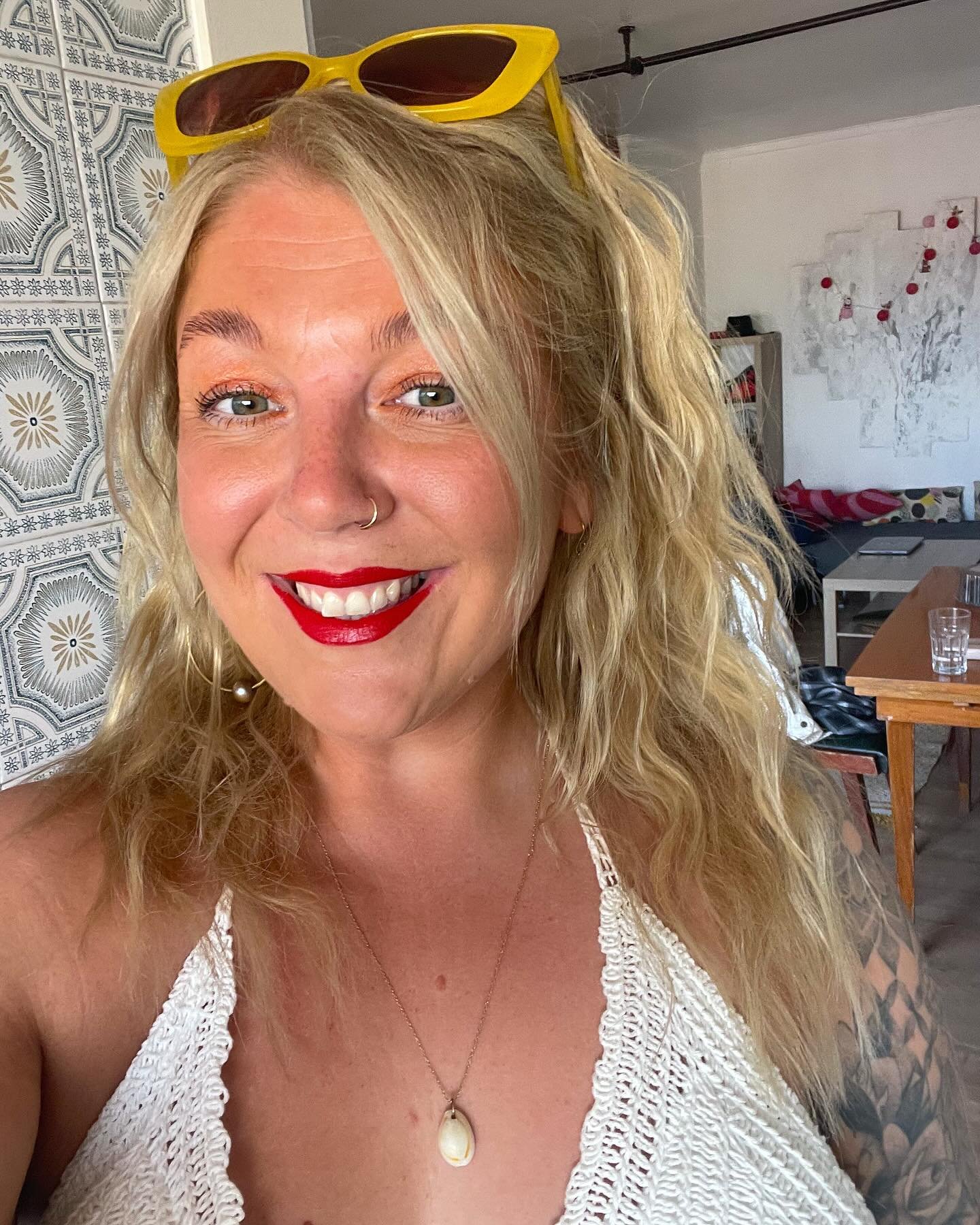 Summertime happiness 🥹🌸🌴☀️🌊

What a happy life to have so many amazing people (and dogs!) in my life. 

Home is where your heart is. 💜

#costadacaparica #lifeinportugal #caparica_lovers #ulkosuomalainen #portugallovers🇵🇹