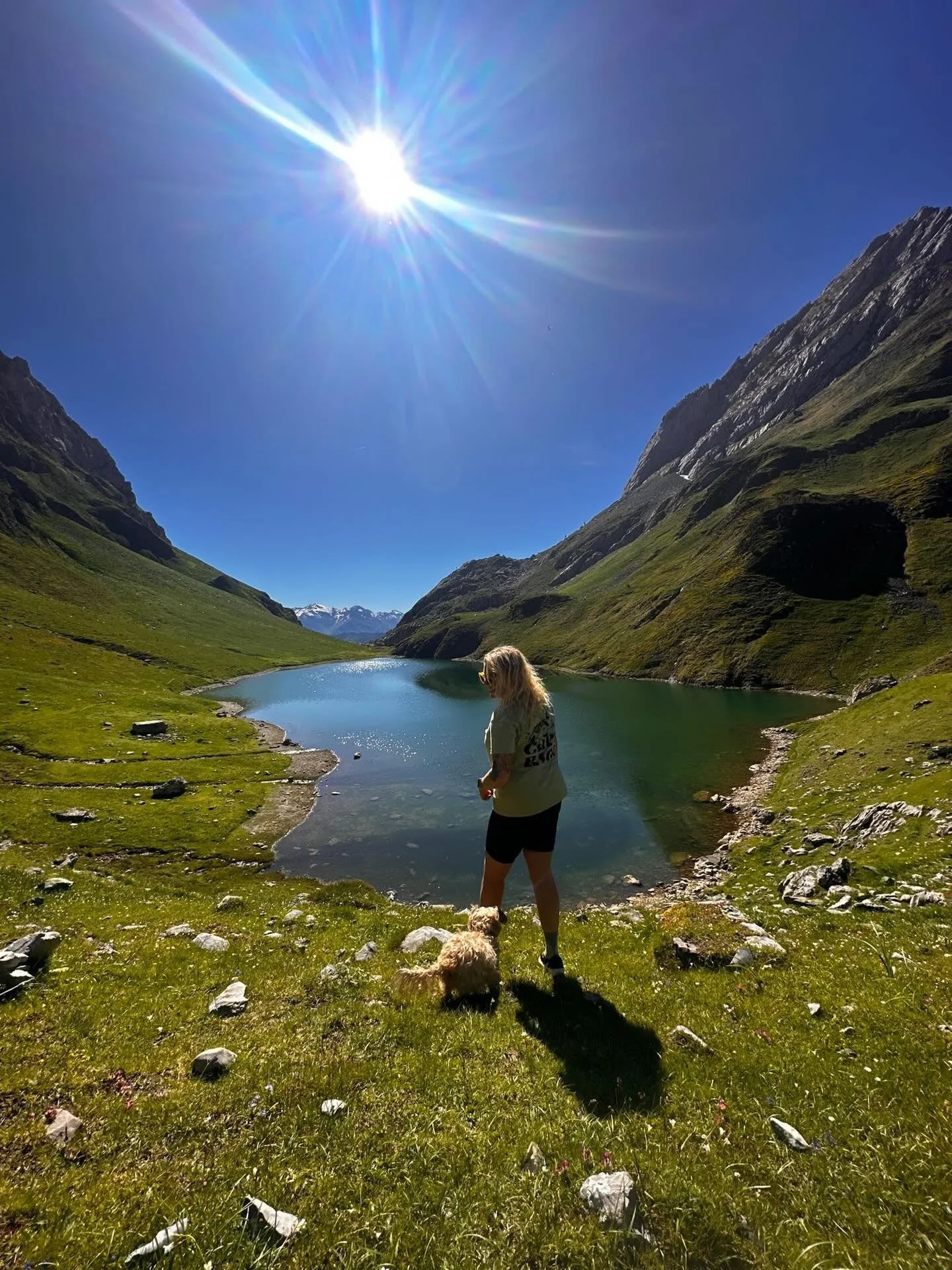 THANK YOU 2025 🩵

1. Hiking at Pyrenees 🚶🏼&zwj;♀️🐕
2. Best work view of 2025 👩🏼&zwj;💻
3. Became a certified Sound Bath Facilitator ✨
4. Hosted many sound baths in Costa da Caparica 🥰 thank you for the trust for everyone who joined! 
5. Hosted