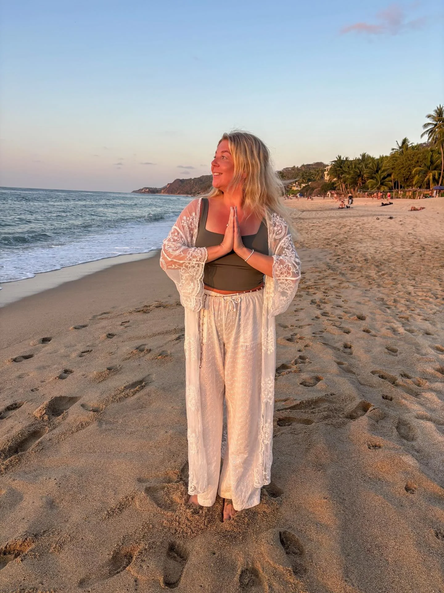 I&rsquo;m a yoga teacher! 🥹🤍

What a journey! I did my YTT200 hours Vinyasa yoga teacher training in Sayulita, Mexico. 🇲🇽

200 hours of practice and dedication. 

Learning about the essence of yoga, its history and philosophy. Human body anatomic