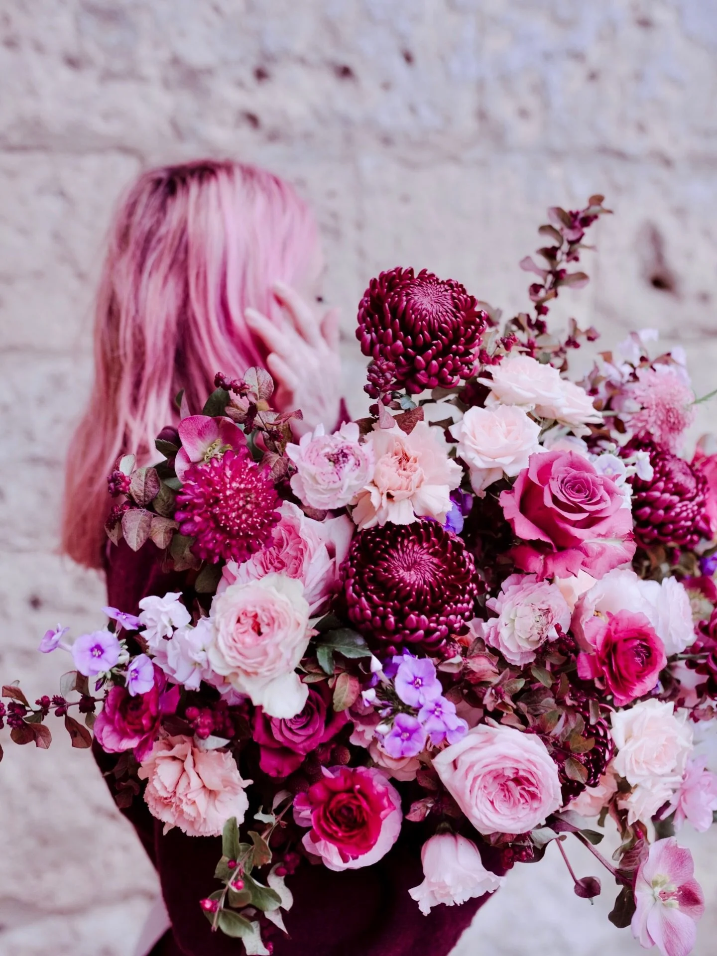 Des cheveux roses assortis &agrave; mon bouquet 🌸
.
.
.
#minuitsauvage #fleuristechambery #fleuristemariage #fleursroses #pinklovers