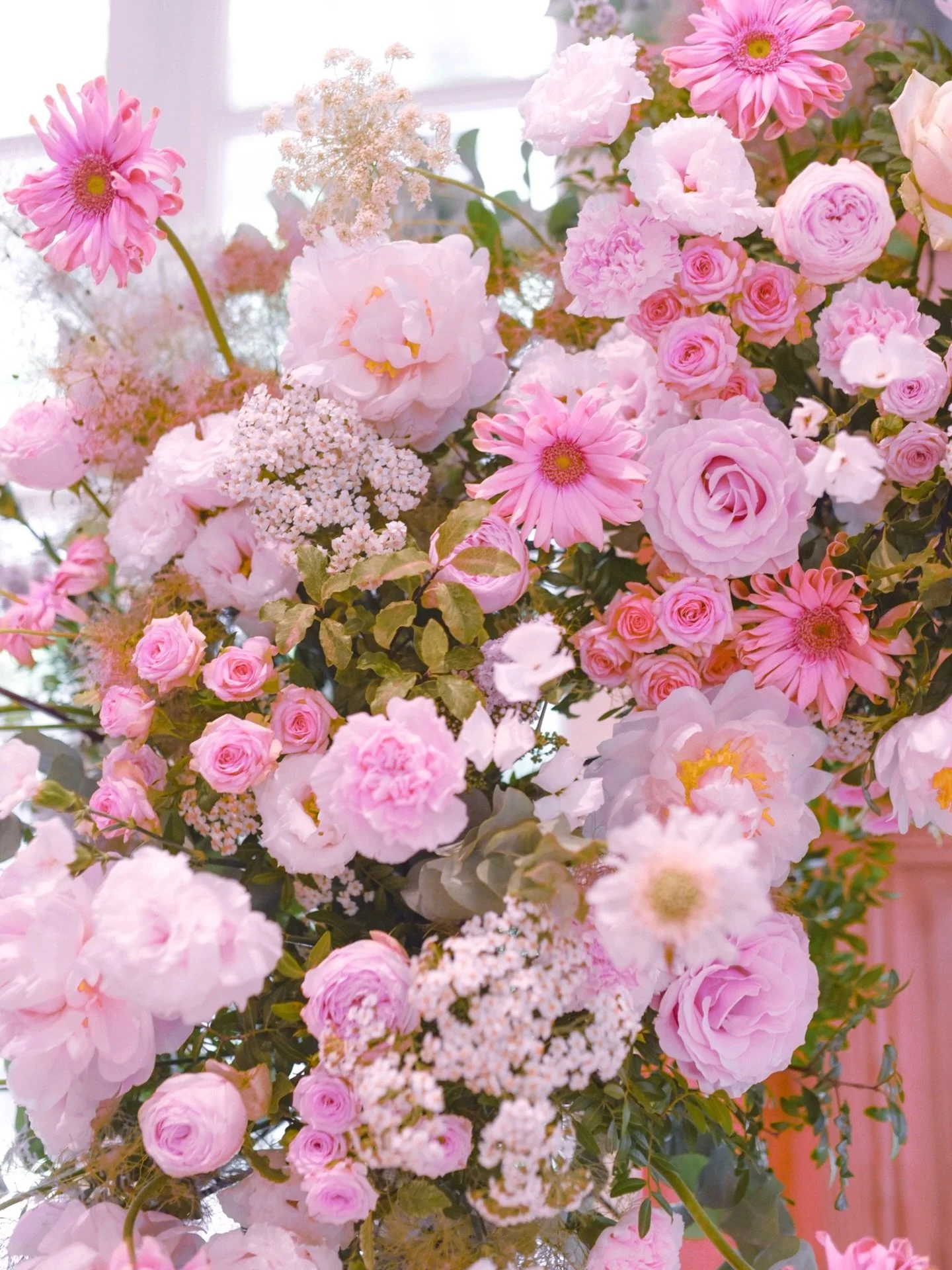 Un mariage tout doux 🦢 🤍
Dans l&rsquo;&eacute;crin enchanteur du Ch&acirc;teau de Candie @chateaudecandie &agrave; Chamb&eacute;ry, les fleurs racontaient une histoire faite de lumi&egrave;re et de d&eacute;licatesse&hellip;
Des blancs immacul&eacu