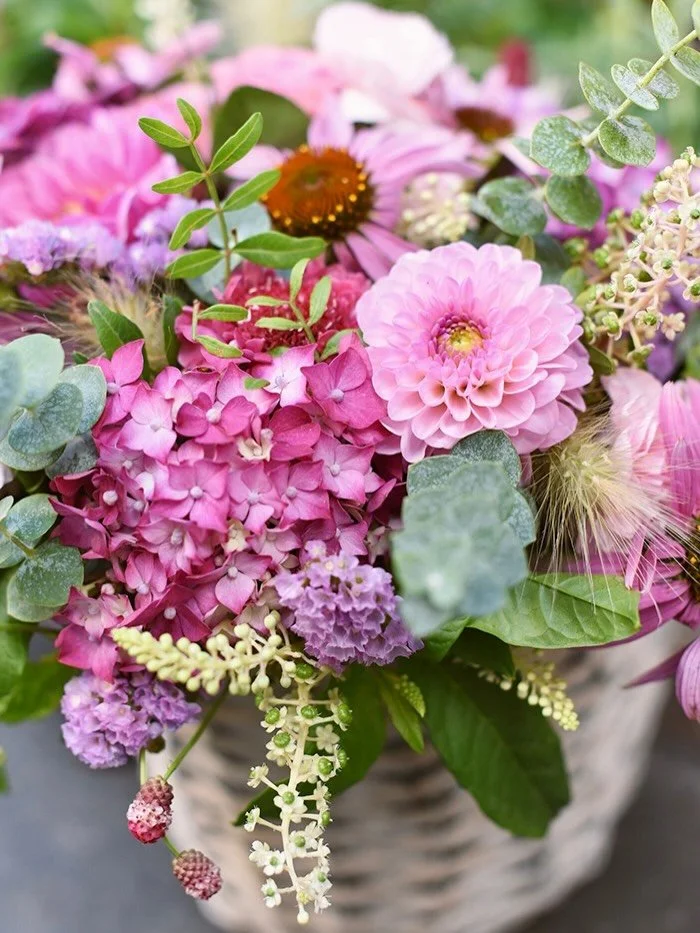 Les paniers fleuris des derniers adieux 🕊️🧺🌸
.
.
.
#deuil #fleuristepassionn&eacute;e #fleuristechambery #minuitsauvage #fleurs