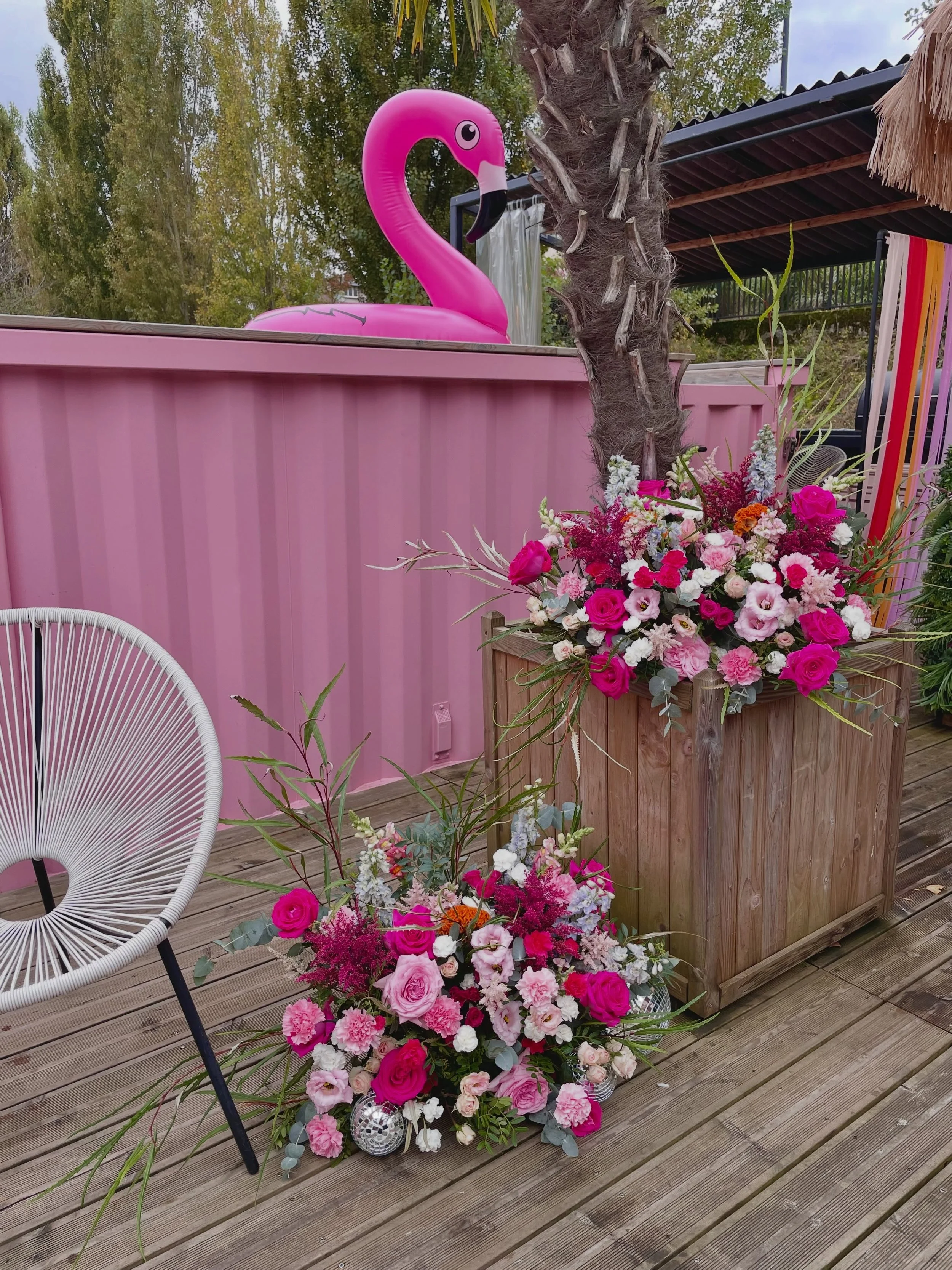 Un mariage Pop &amp; Geek comme je les aime 😍 
Du rose, du fuchsia, de l&rsquo;orange, une ambiance ultra vitamin&eacute;e 🪸 ! 
Aur&eacute;lie &amp; Julien ont c&eacute;l&eacute;br&eacute; leur grand jour &agrave; la @laguinguettegeek &agrave; Melu