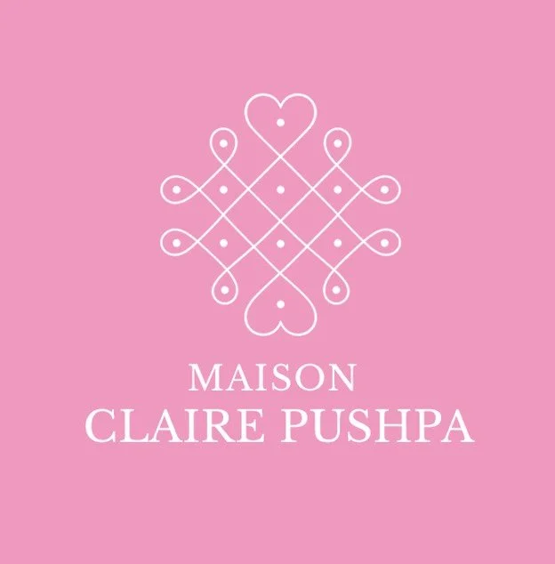 Une nouvelle identit&eacute;. Une nouvelle maison, apr&egrave;s moult r&eacute;flexions &hellip;!
Apr&egrave;s plusieurs ann&eacute;es &agrave; cr&eacute;er des univers floraux, j&rsquo;avais envie que mon identit&eacute; raconte enfin ce qui m&rsquo