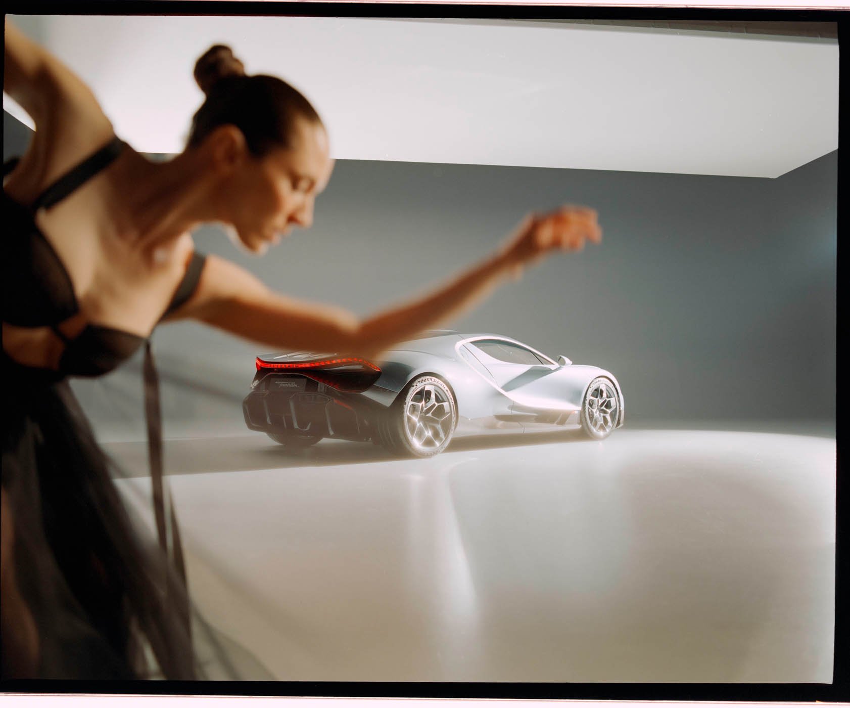 668b9f896345e452d26da149_BUGATTI_TOURBILLON_ANALOG_2965-02406.jpg