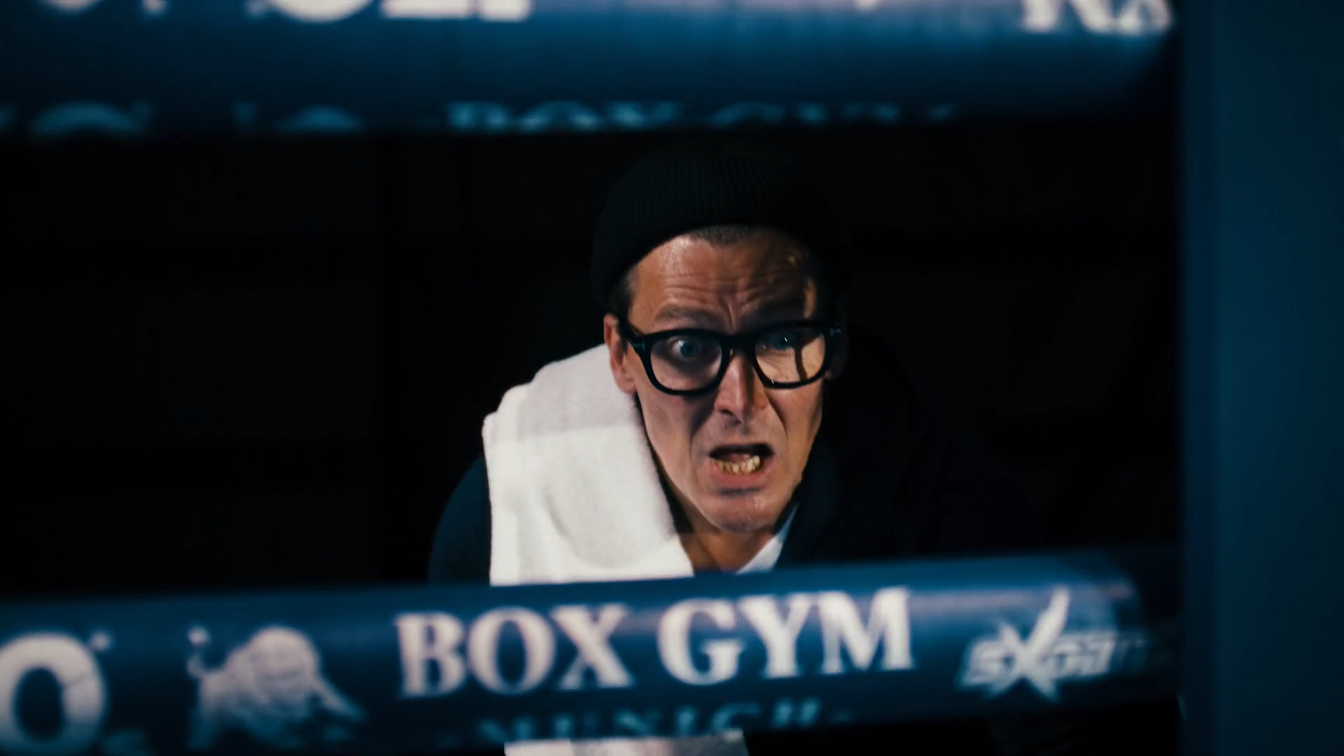 champion (1080p).mp4.00_00_26_05.Standbild004.png