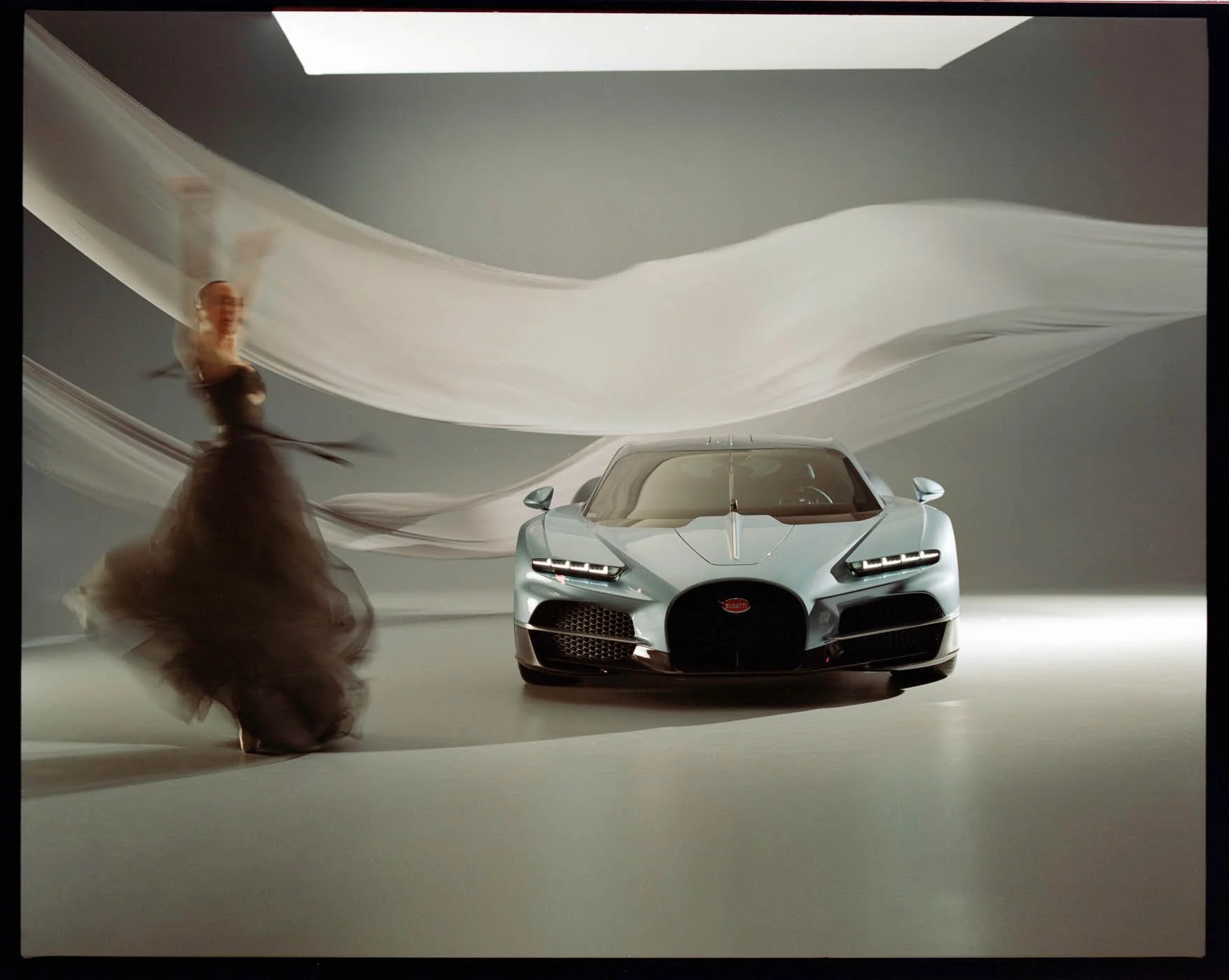 668b9f89bce29addd37ee473_BUGATTI_TOURBILLON_ANALOG_2968-02374.jpg