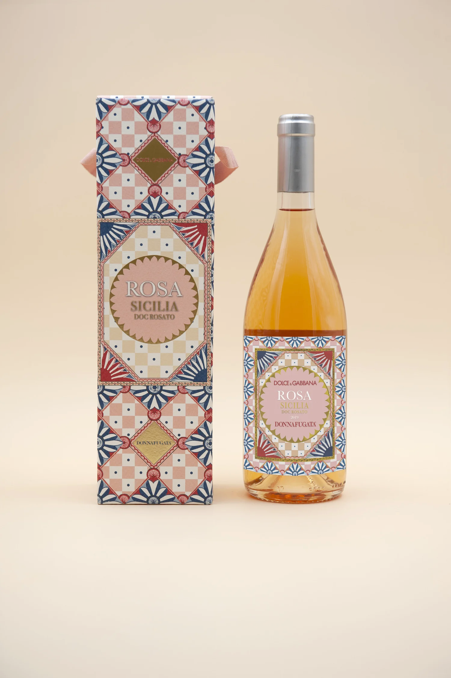 dolce_gabbana_donnafugata_vino_rosa_sicilia_2.webp