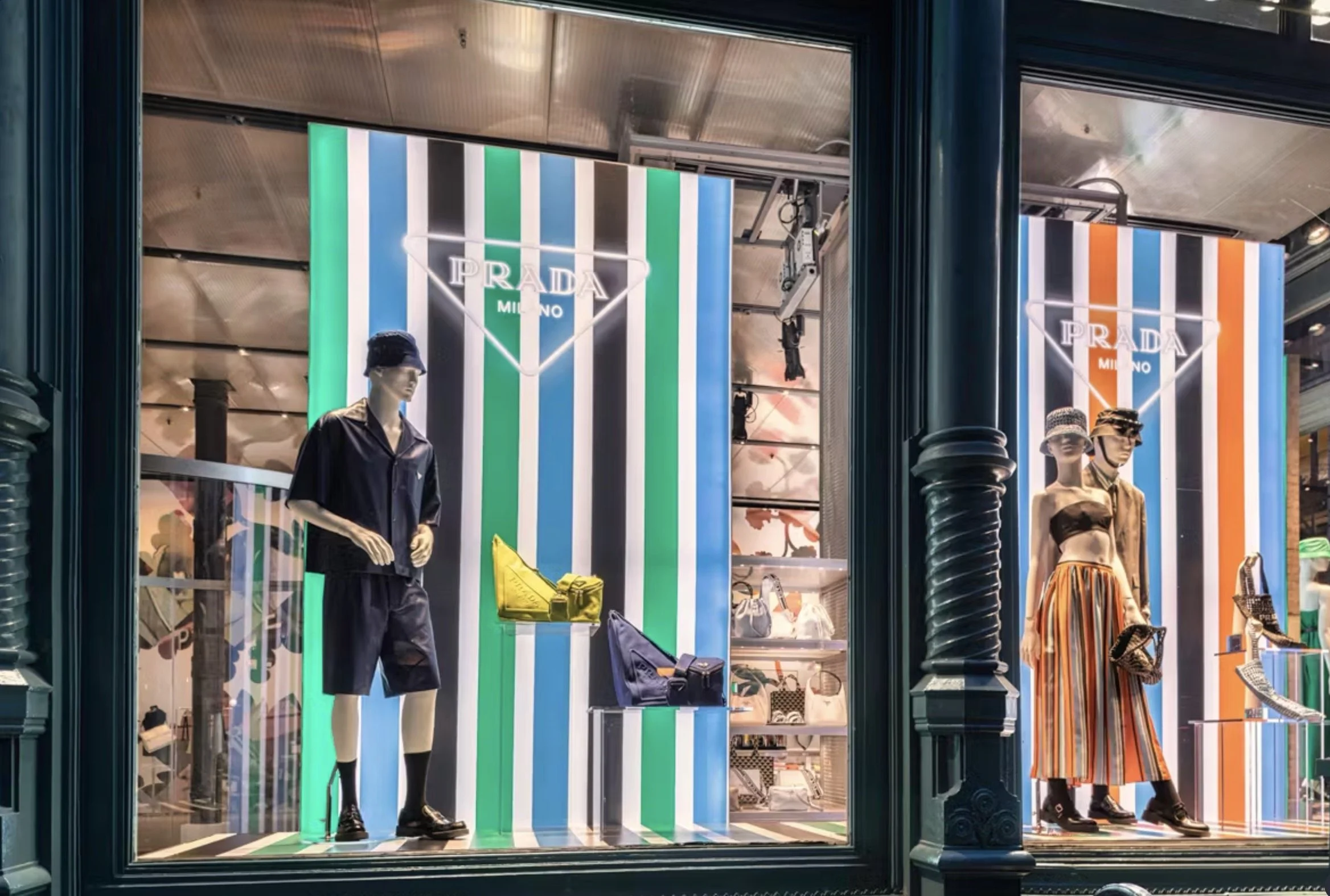 Prada-vetrine-windows-display-stripes.jpg