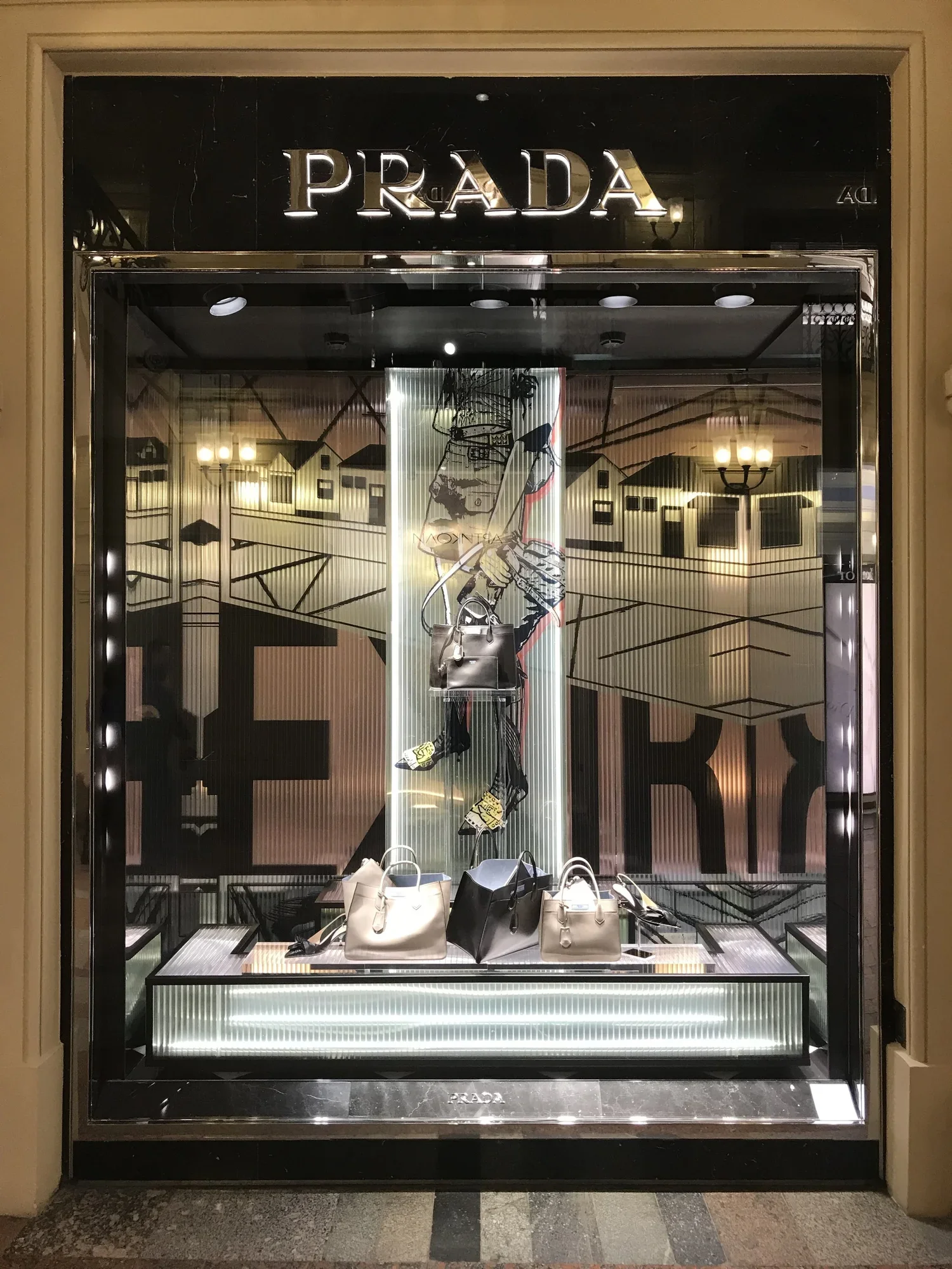 Prada vetrine windows display moscow GUM 2018.webp