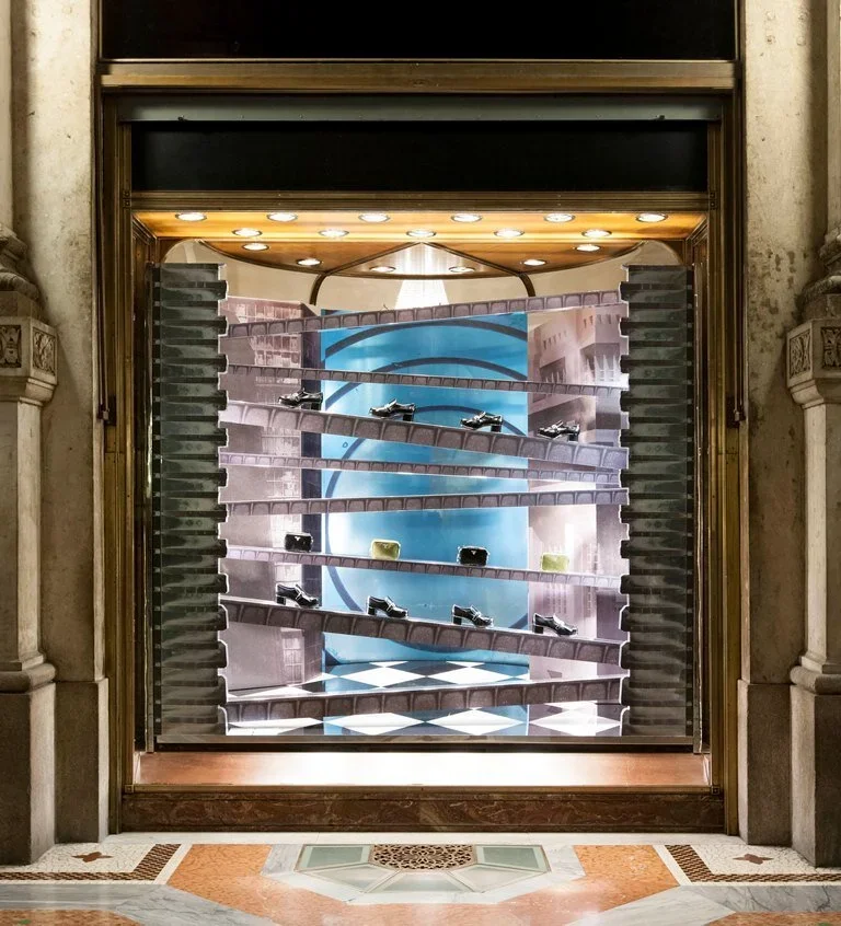Prada vetrine windows display metropolis shoes scarpe donna.webp