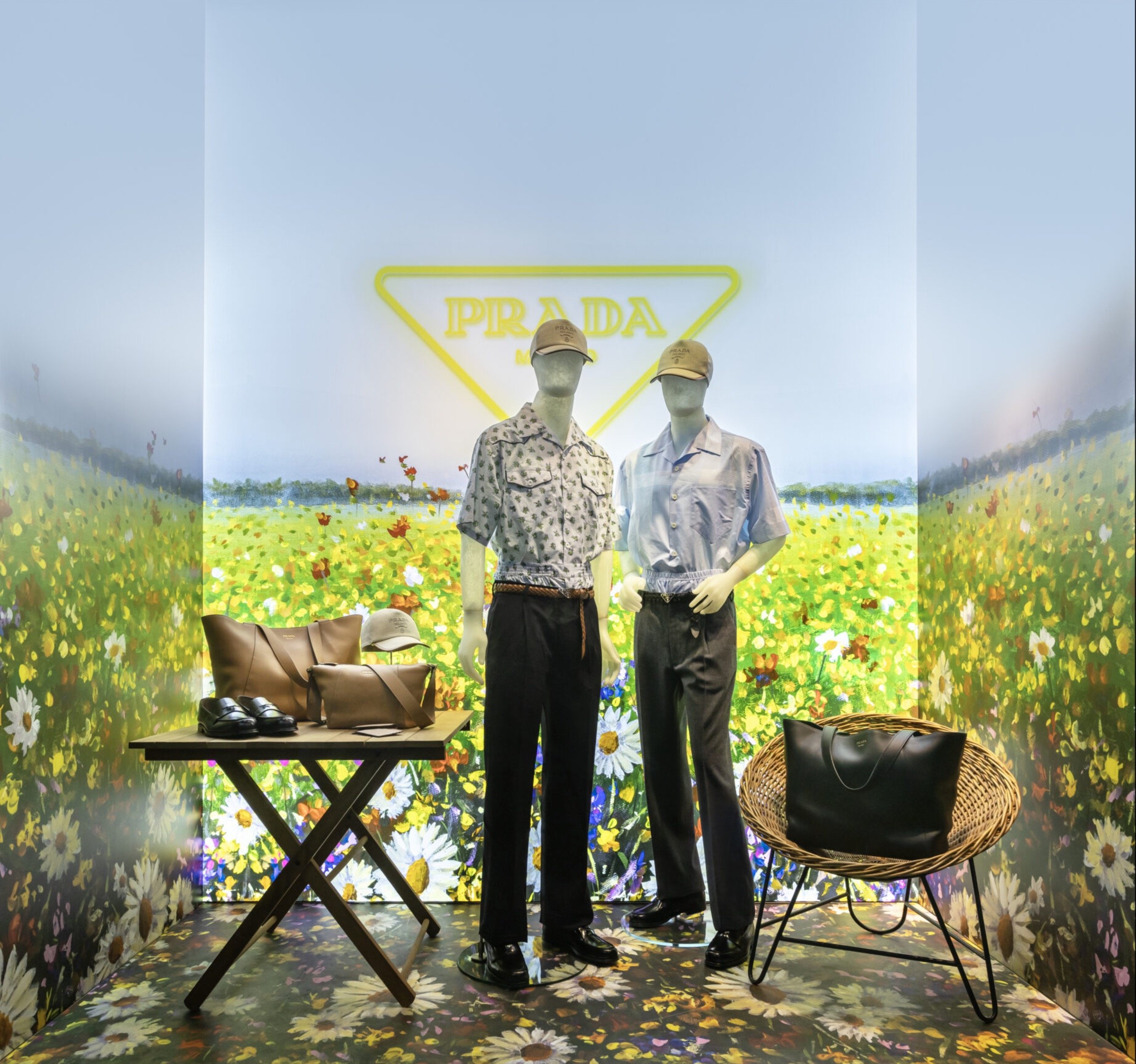 PRADA_SPRING_DISPLAYS_BLOOM_WINDOWS_FIFTH AVENUE_vetrine saks new york.jpg