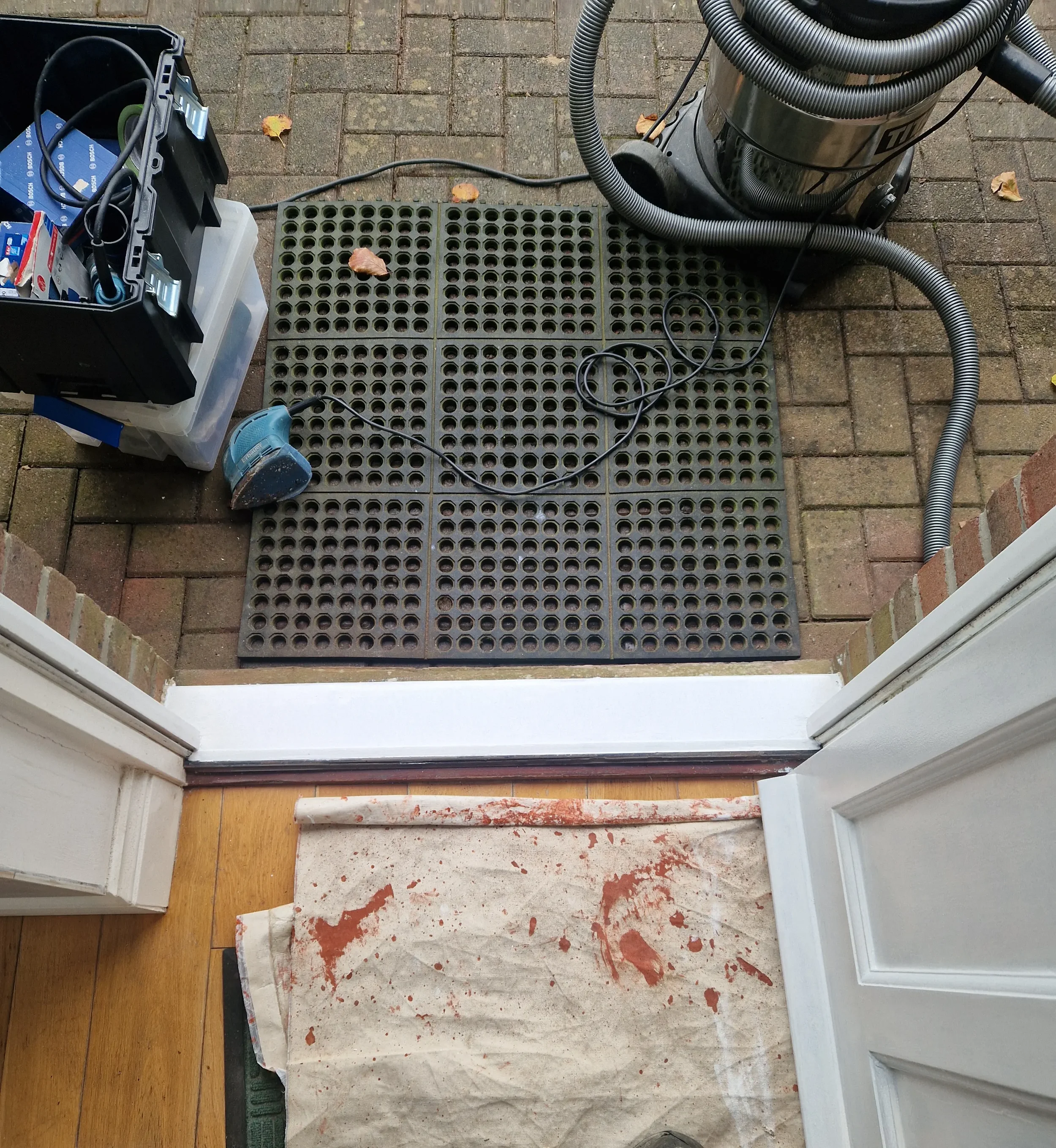 2024-11-18 Door Refurbishment Painting Upwey_08.webp