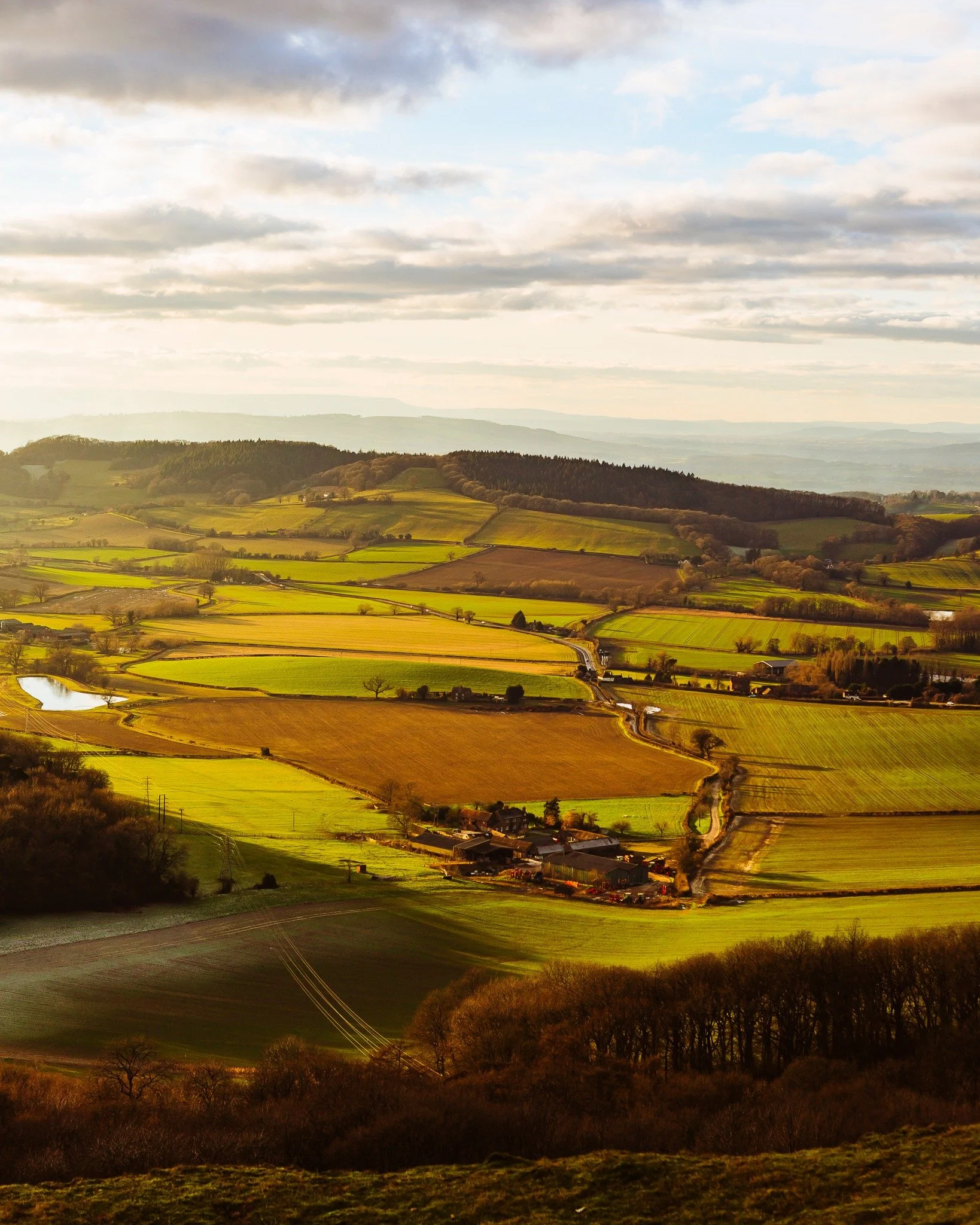 Sunset glow on the Malvern Hills

 #malvernhills #malvernhillswalk #winterwalks #hilltopsunset #explorebritain