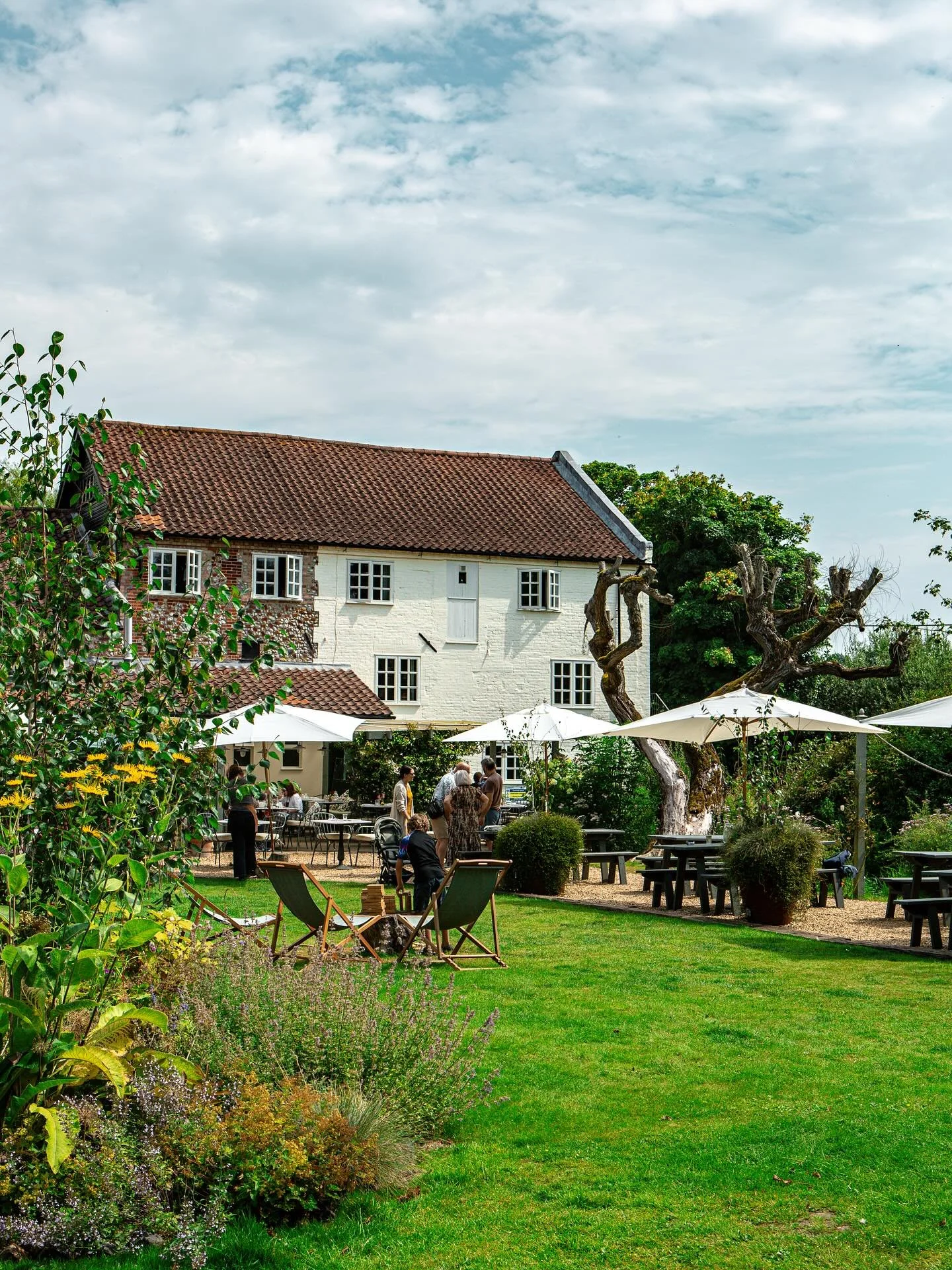 Next on the list of images from the regions of #PintsAndPathways - the southeast

From chalky downlands to wooded wealds and coastal marshes, the southeast of England has a magic all of its own nestled within pastoral understatement. 

Amidst a sea o