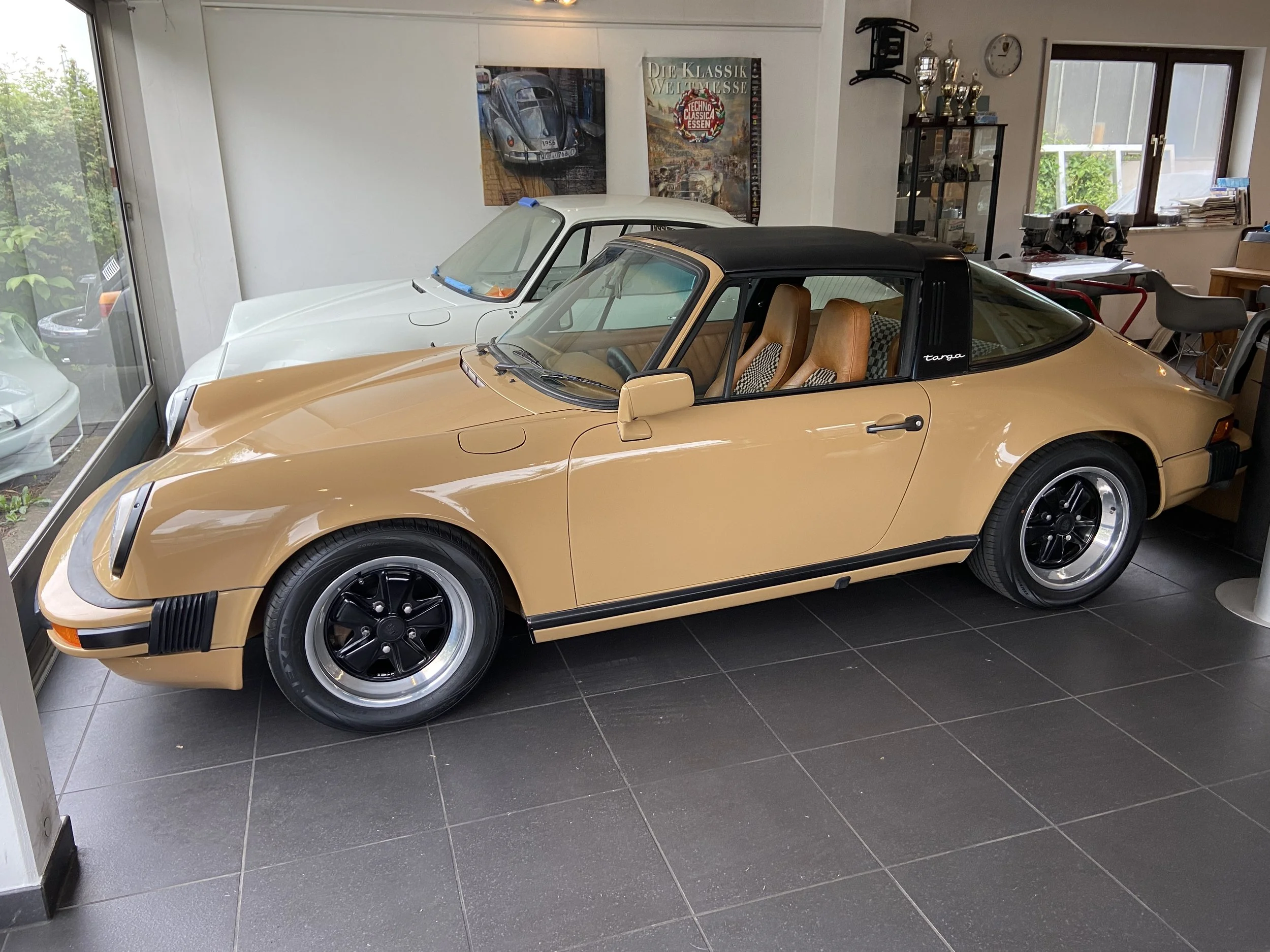  911  SC Targa kaschmirbeige.jpg