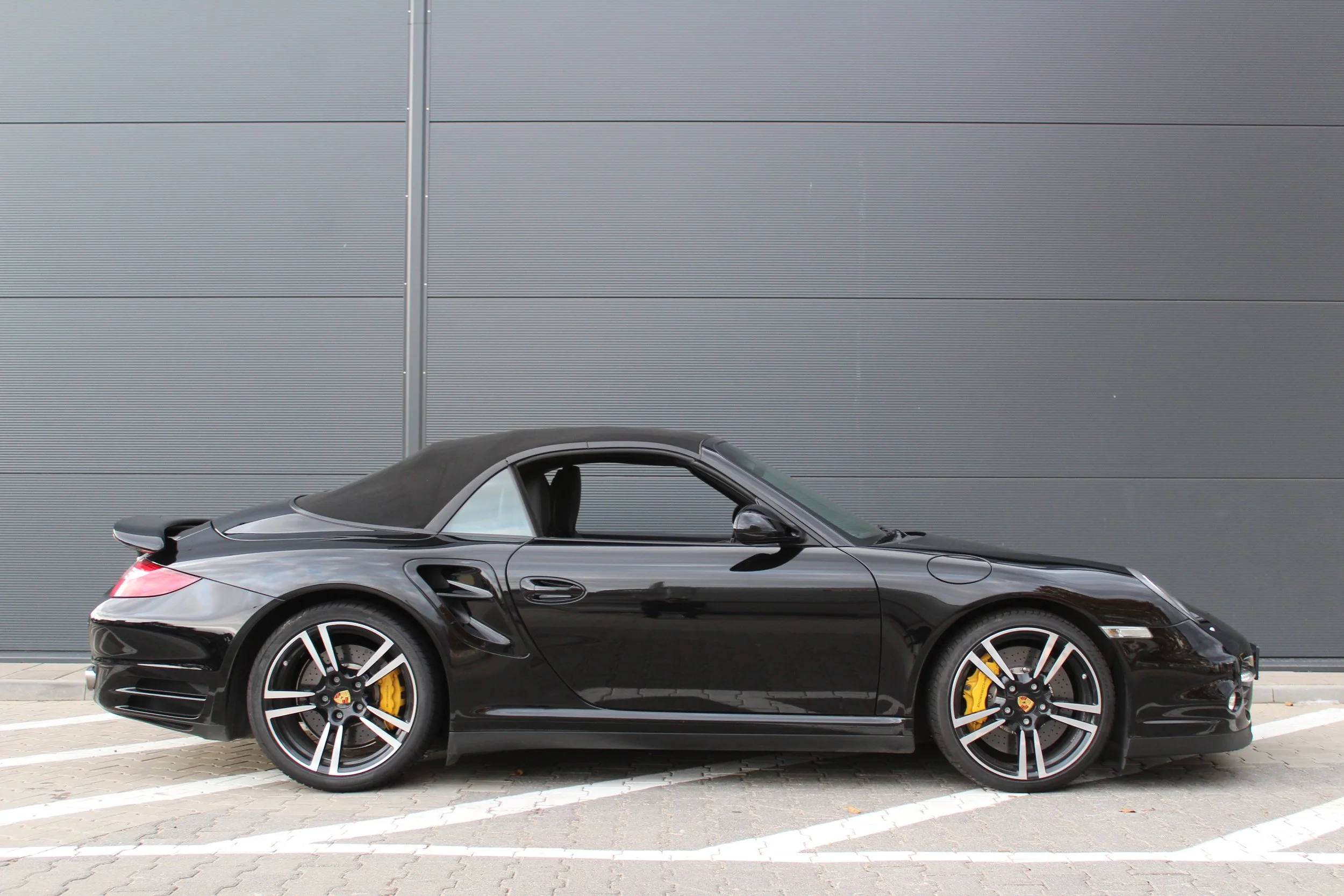 911 Turbo S Cabrio schwarz.JPG