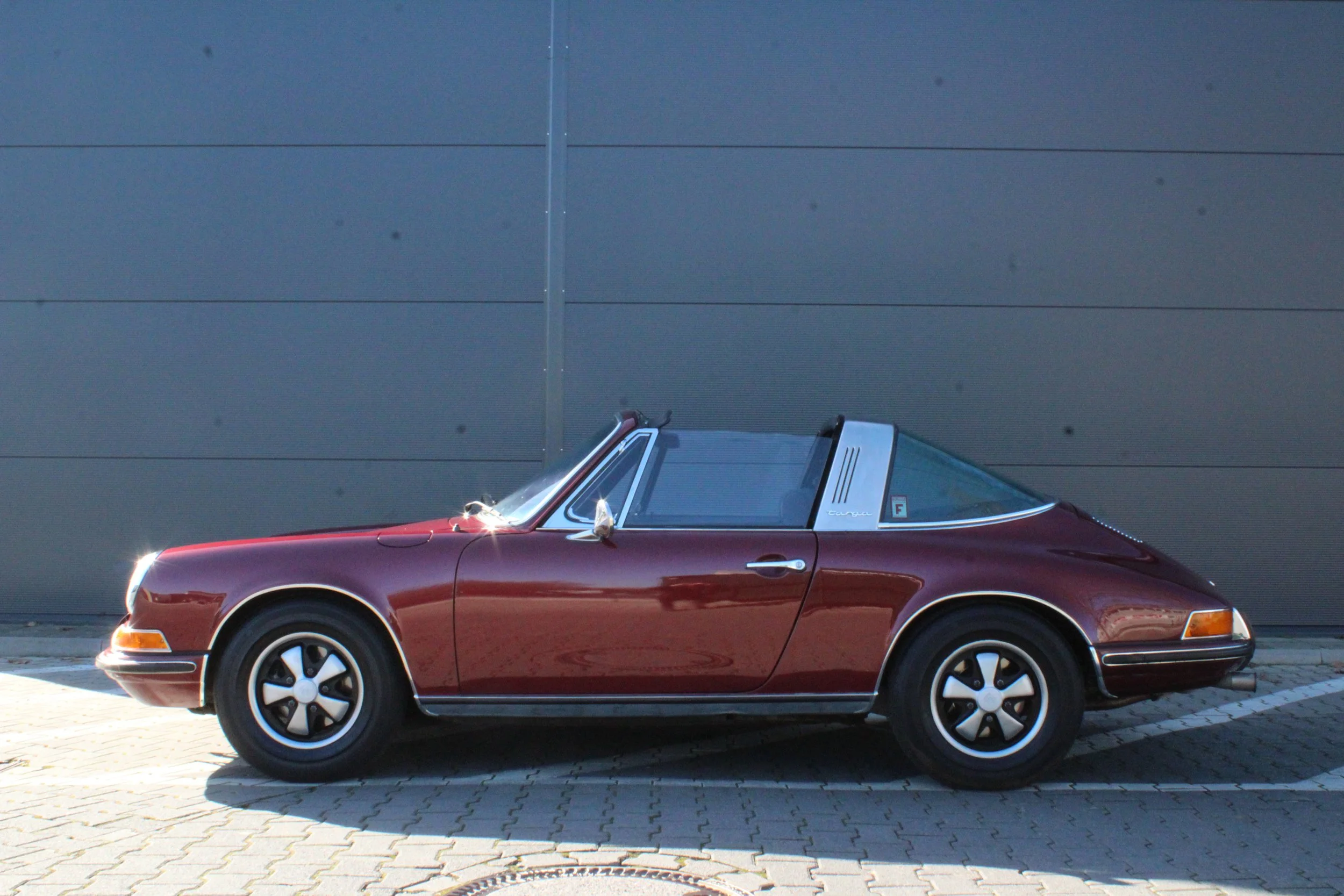 911 Targa 2,7 bordeauxrot metallic.JPG