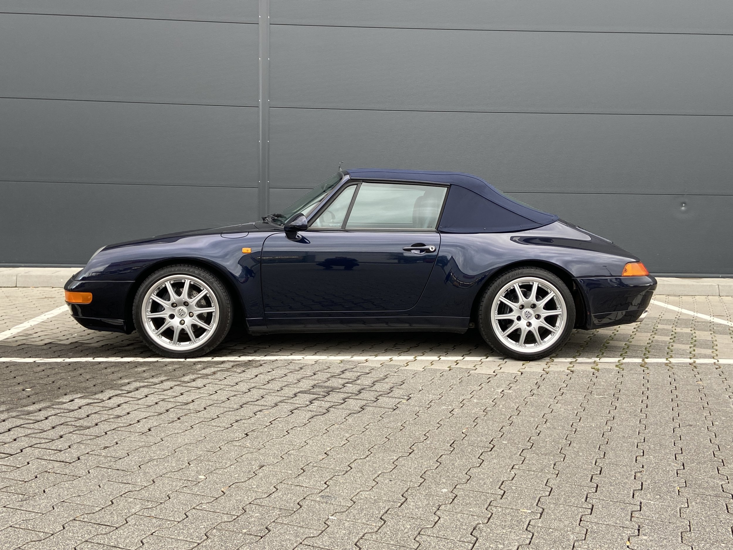 993 Cabrio nachtblau.jpg