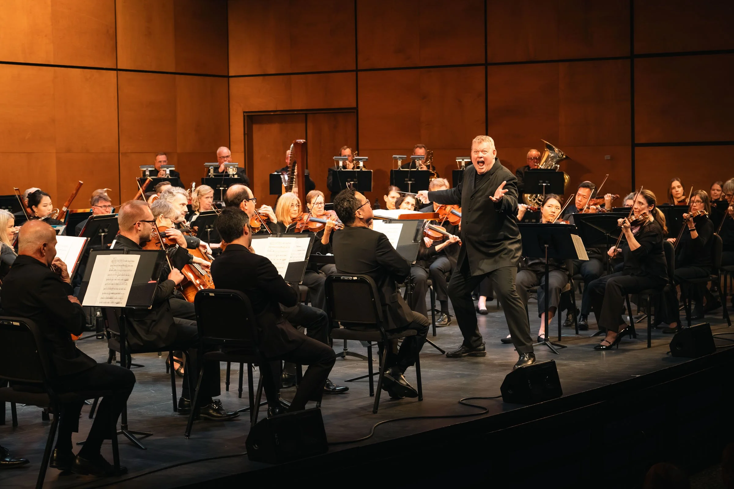 Rune Bergmann and the Peninsula Music Festival Orchestra playing in the Symphony Series
