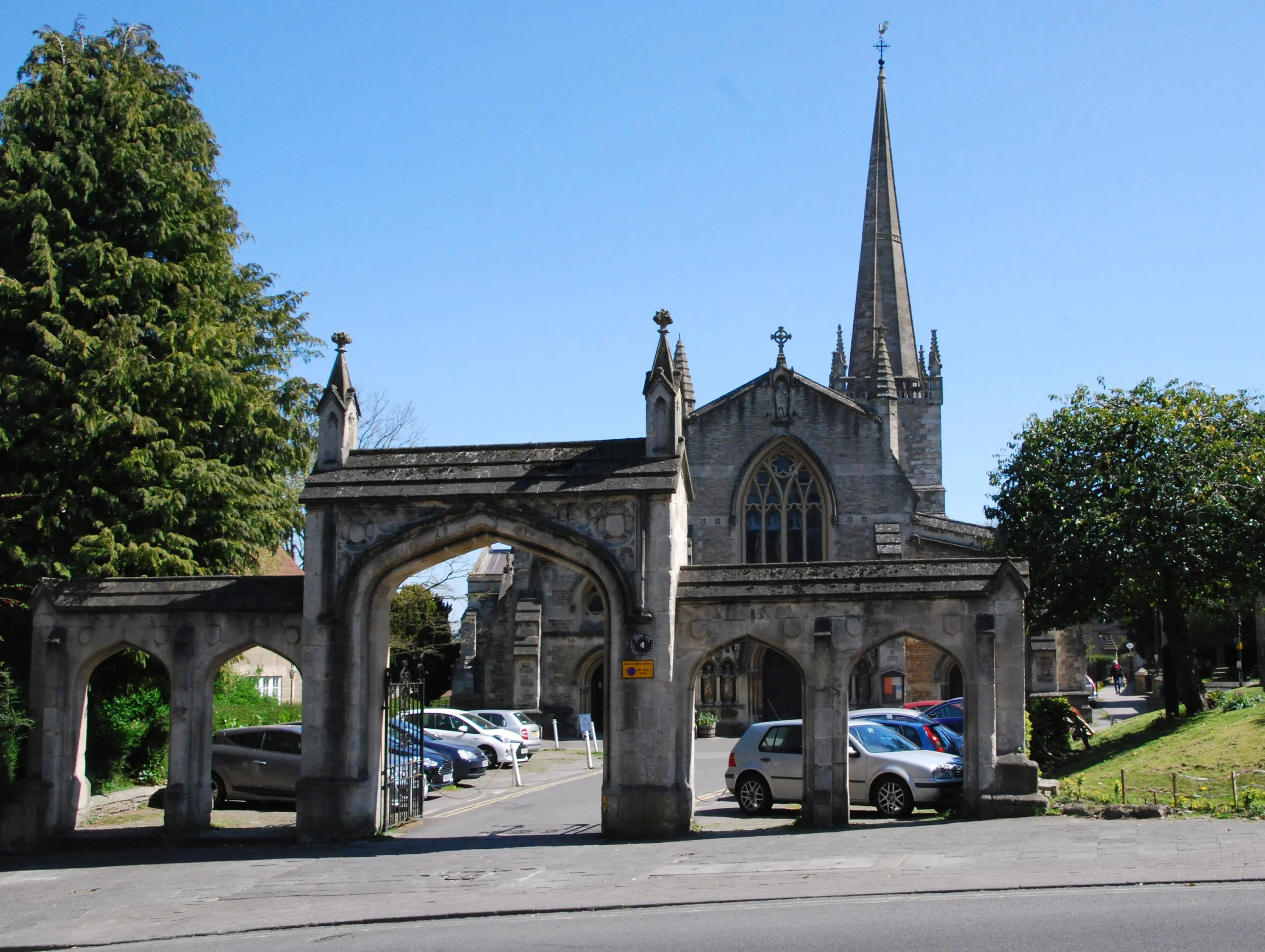  St JOHN THE BAPTIST CHURCH 
Built between the late 12th and early 15th century over the original Saxon Church site with major restoration work carried out in the 1860s.
