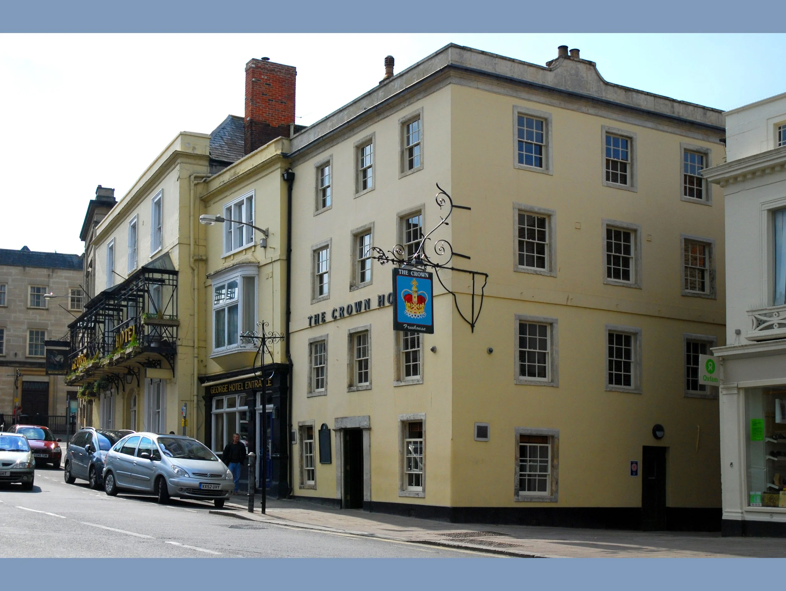  THE CROWN HOTEL & PUB -  
The Crown Hotel in the Market Place built in the 1600's, has recently been converted into a Fat Face retail store. Landlords:
Morgan, Rundall, Fryer, Coulston, Holmes, Finall, Knight, Taylor, Mees, Gough, Bown, Garton, Yerb