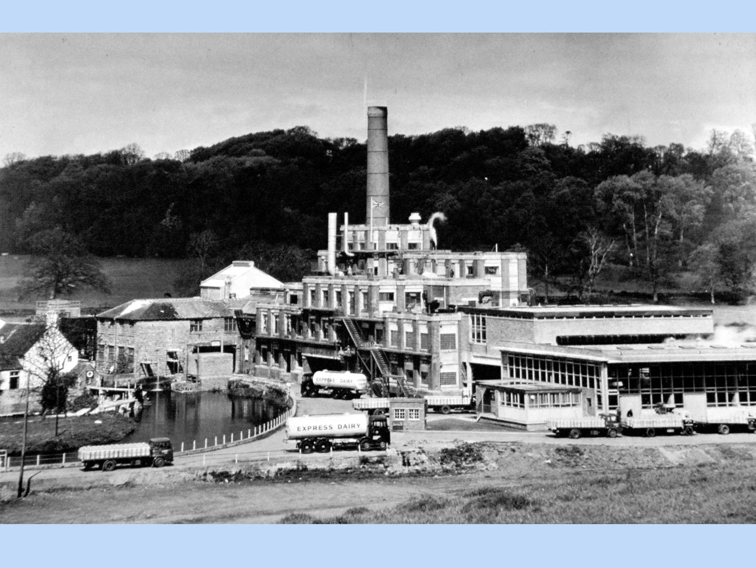  STAPLEMEAD CREAMERY -  
A few days before the outbreak of WW2 the head office of Express Dairies in London was re-located to Frome at Old Ford.
