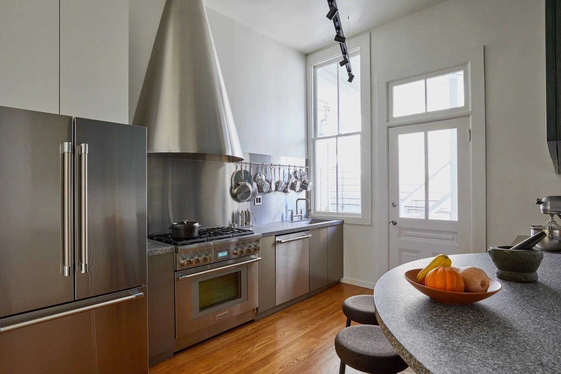 1880 Victorian Modern — Construction: Percho’s Construction. Architecture: Haddock Studio. Photography: Margaret Austin.