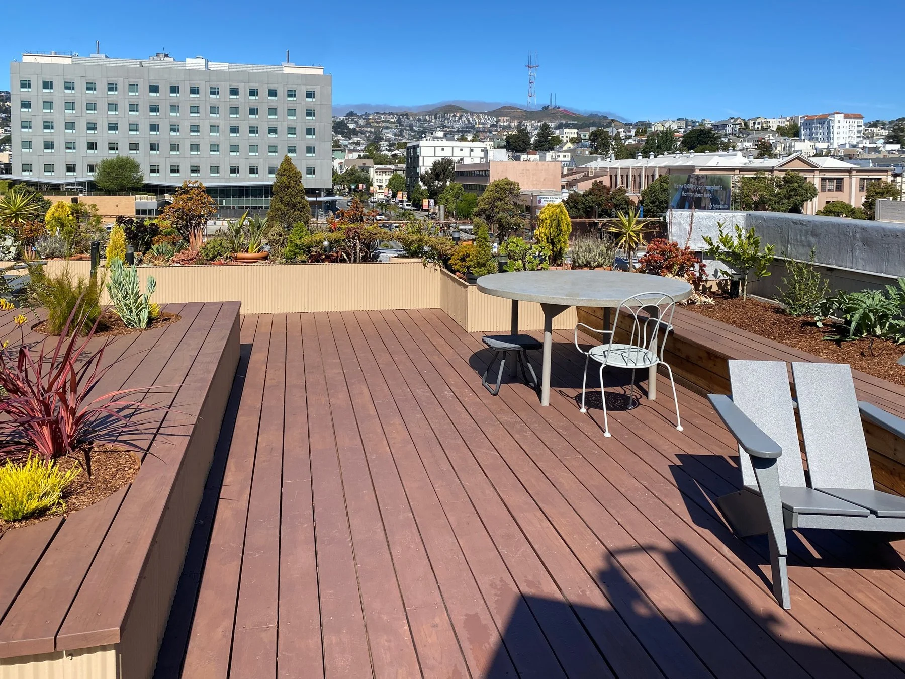 Chavez Roof Terrace — Construction: Percho’s Construction. Architecture & photography: Haddock Studio.