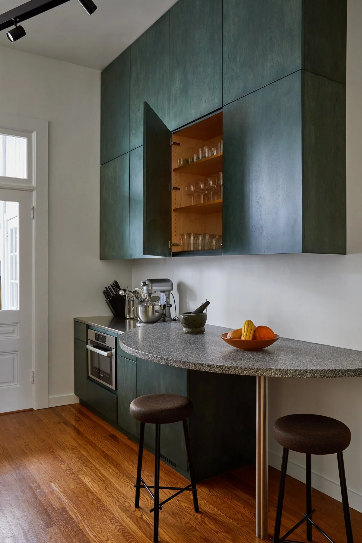 1880 Victorian Modern — Construction: Percho’s Construction. Architecture: Haddock Studio. Photography: Margaret Austin.