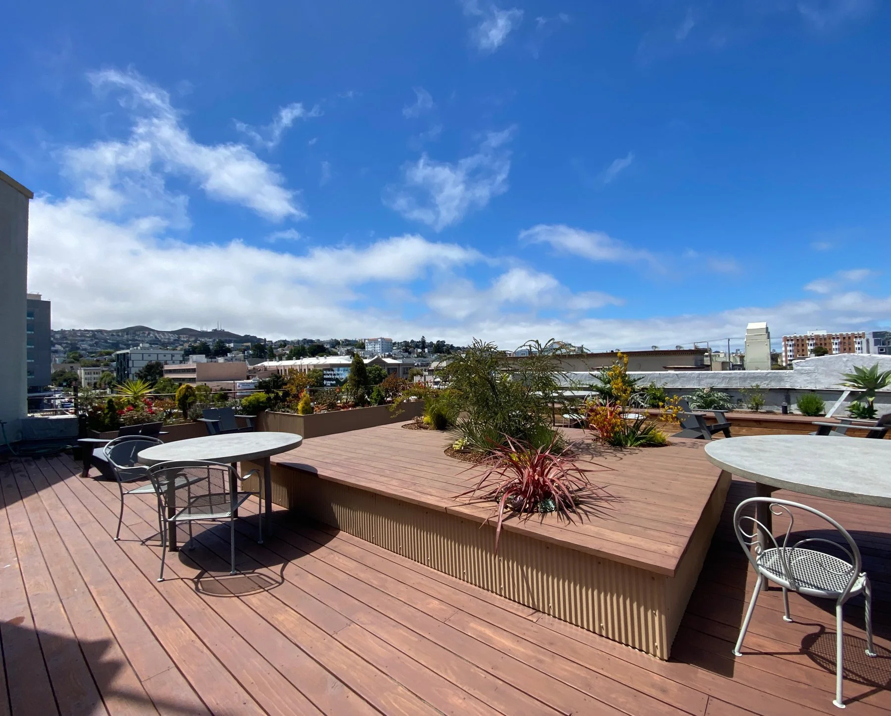 Chavez Roof Terrace — Construction: Percho’s Construction. Architecture & photography: Haddock Studio.