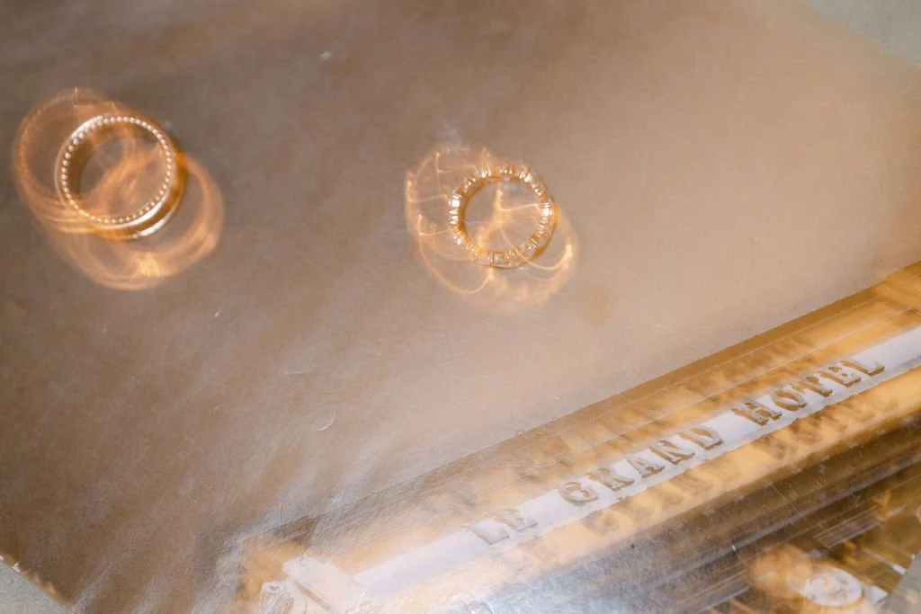 sarapaolucci-creative-shot-of-wedding-rings.jpg