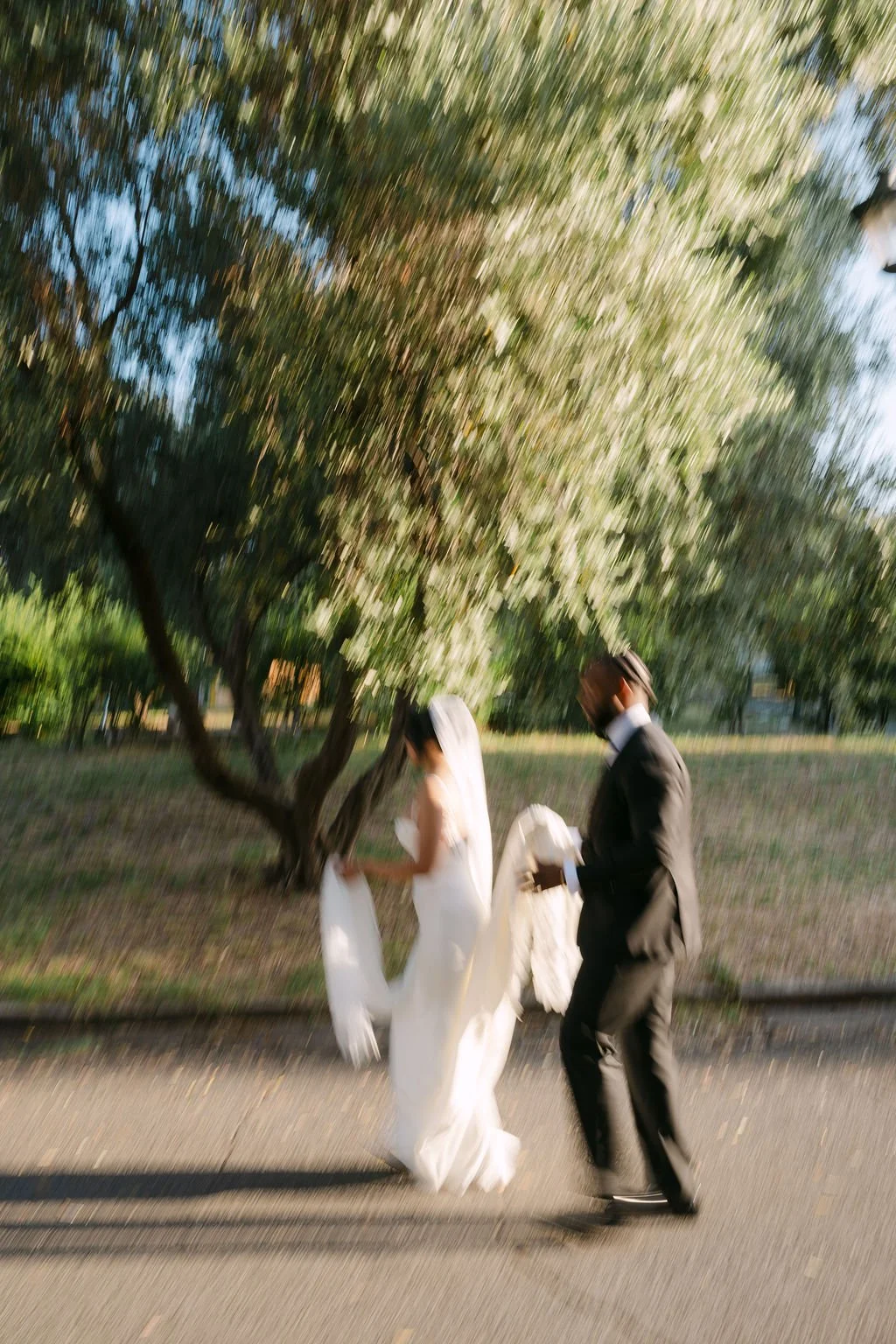 sarapaolucci-movement-photo-of-bride-and-groom.jpg