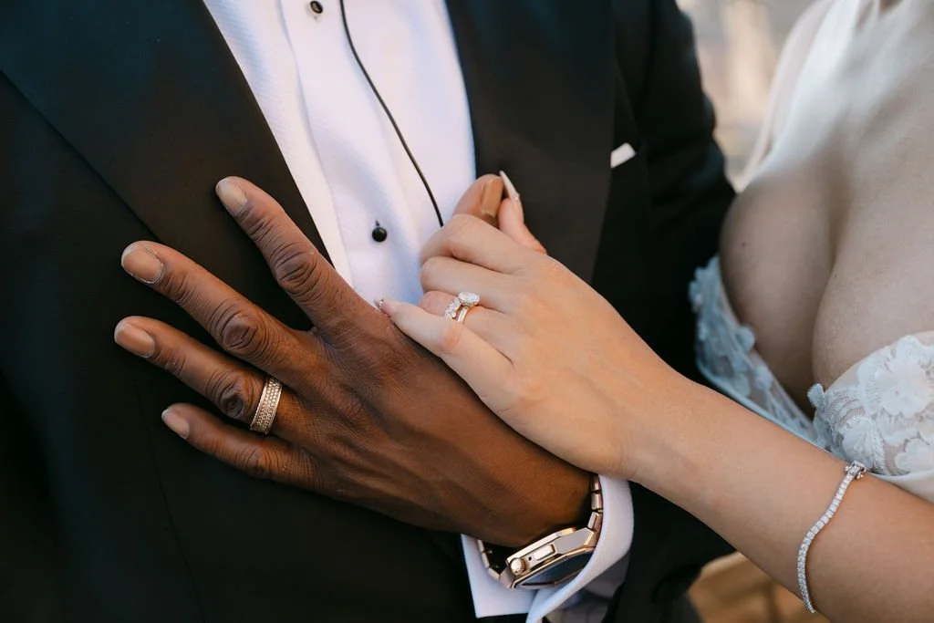 sarapaolucci-detail-of-hands-of-bride-and-groom.jpg