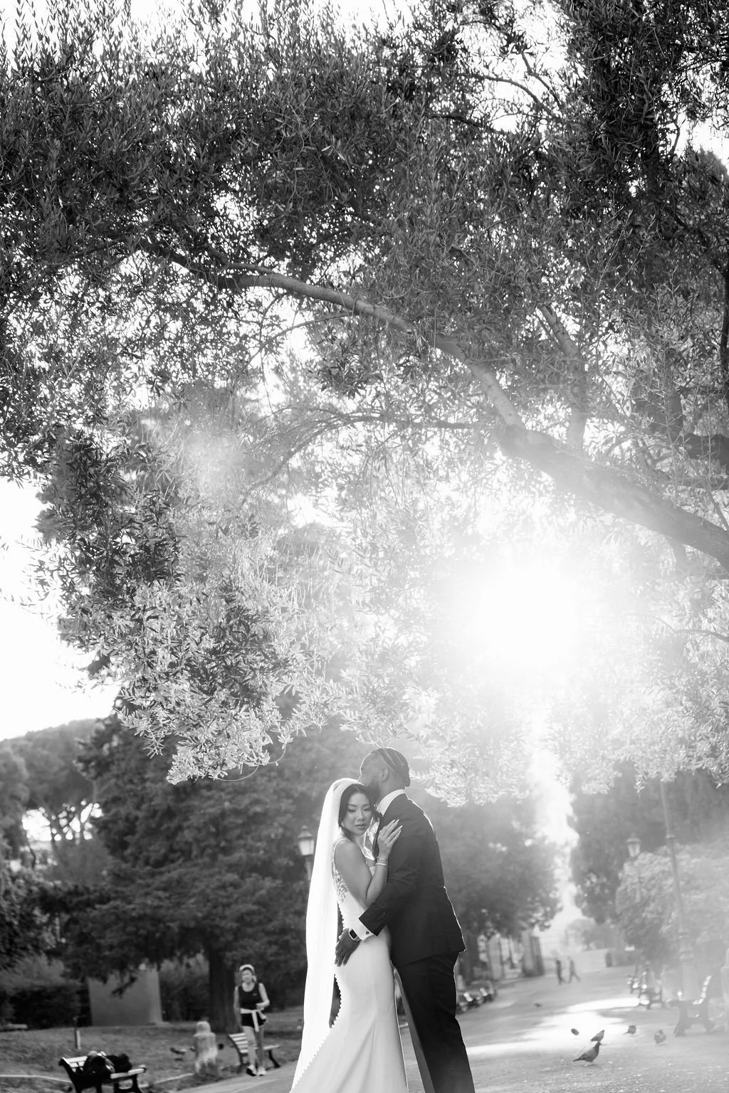 sarapaolucci-bride-and-groom-holding-each-other-atdawn-in-rome.jpg