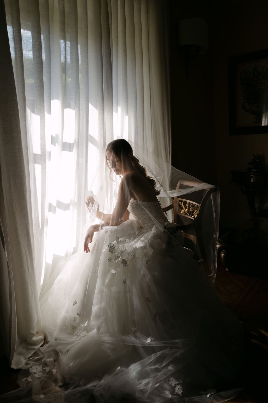 sarapaolucci-bride-portrait-wearing-her-dress-sitting-by-the-window.jpg