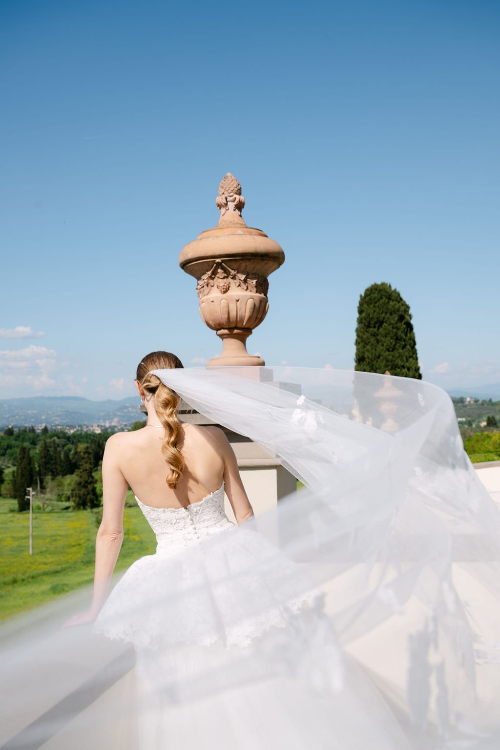 sarapaolucci-veil-flying-on-the-wind.jpg