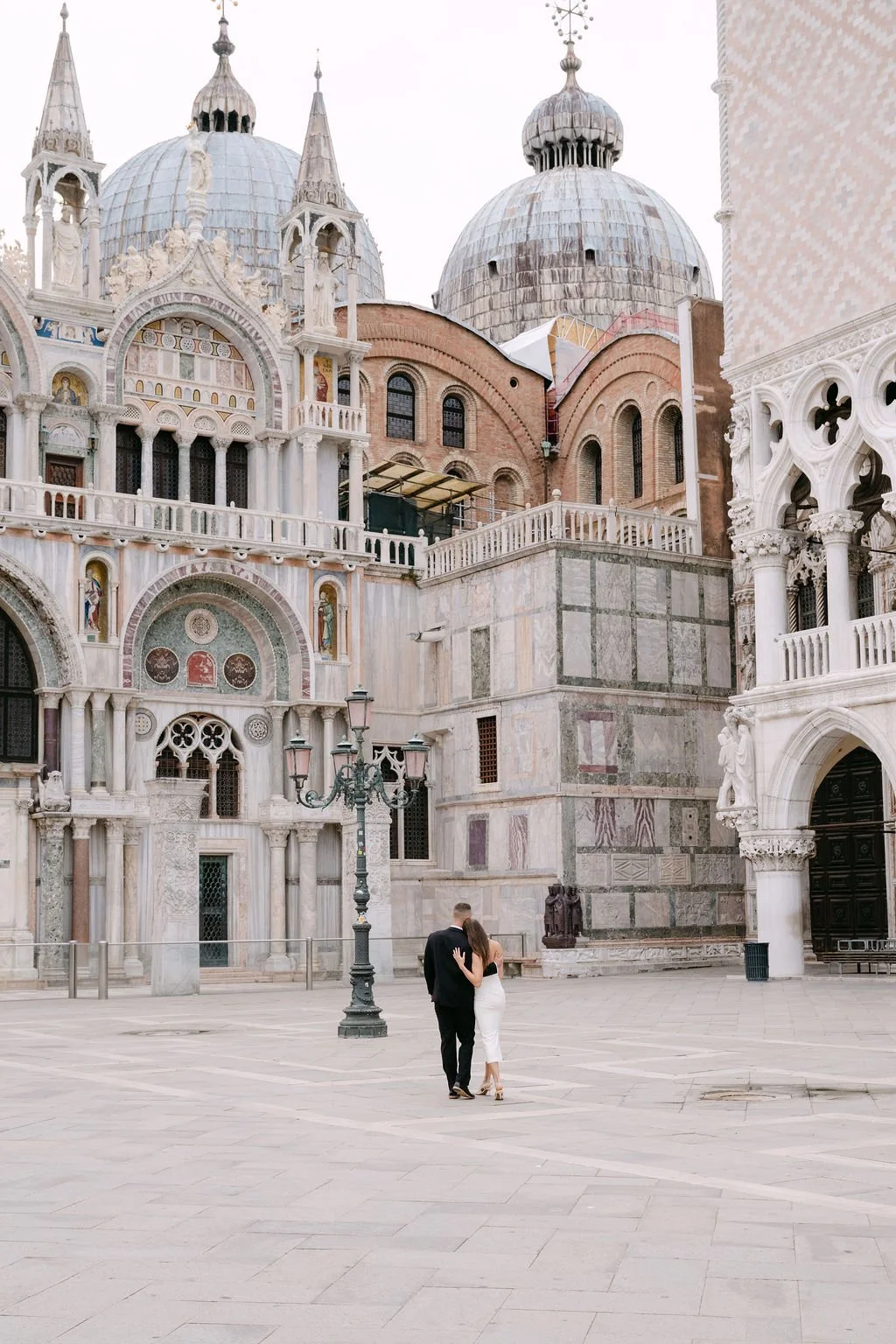 sarapaolucci-bride-and-groom-holding-each-other-in-piazza-san-marco-venice.jpg