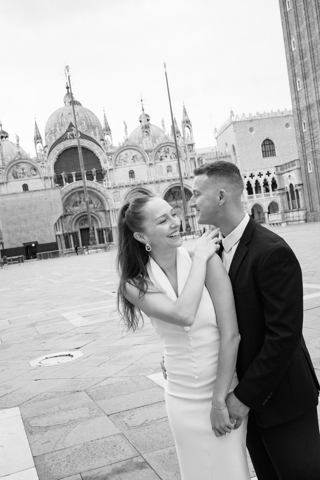 sarapaolucci-bride-and-groom-laughing-in-piazza-san-marco-venice.jpg