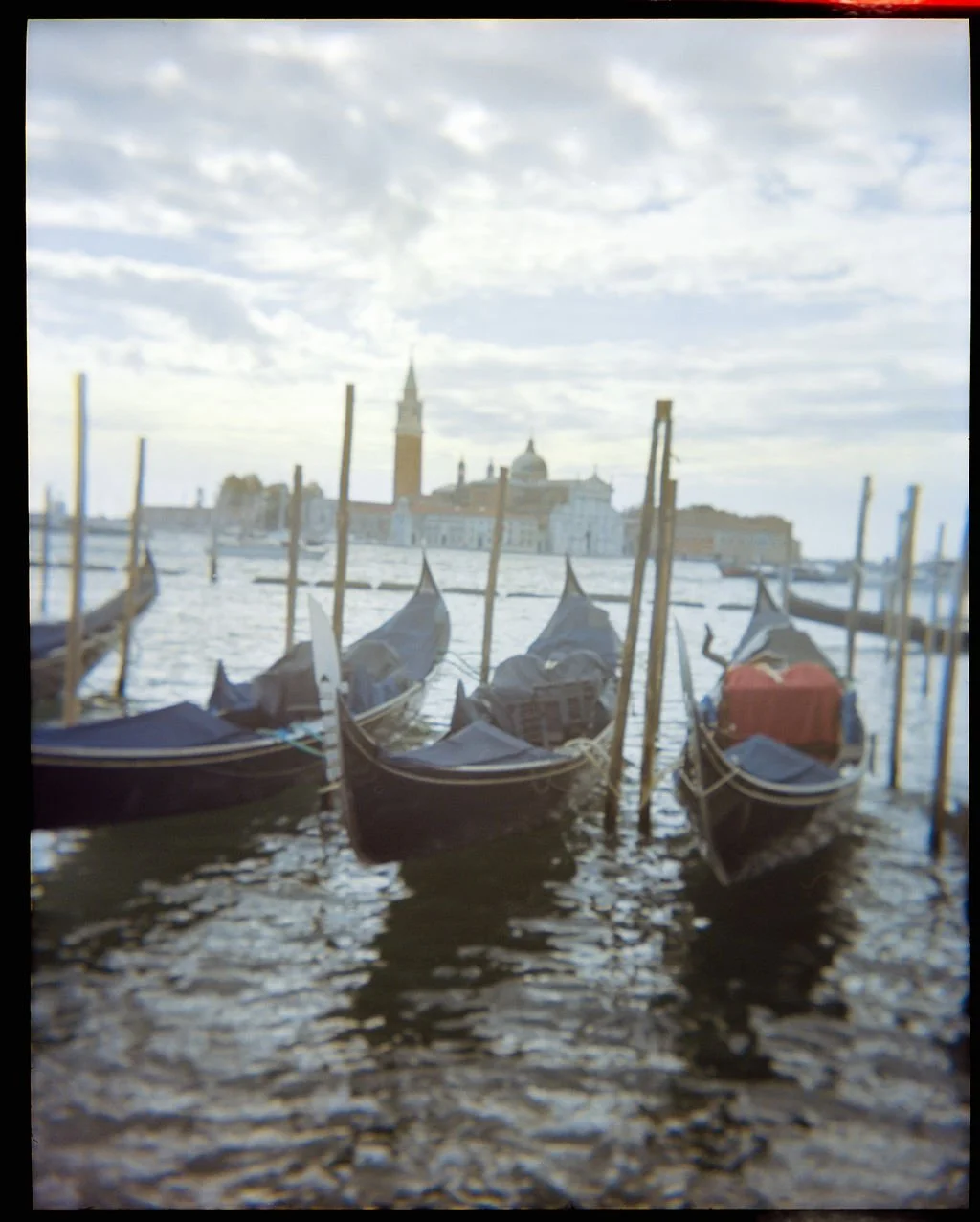 sarapaolucci-gondolas-photo-on-film.jpg