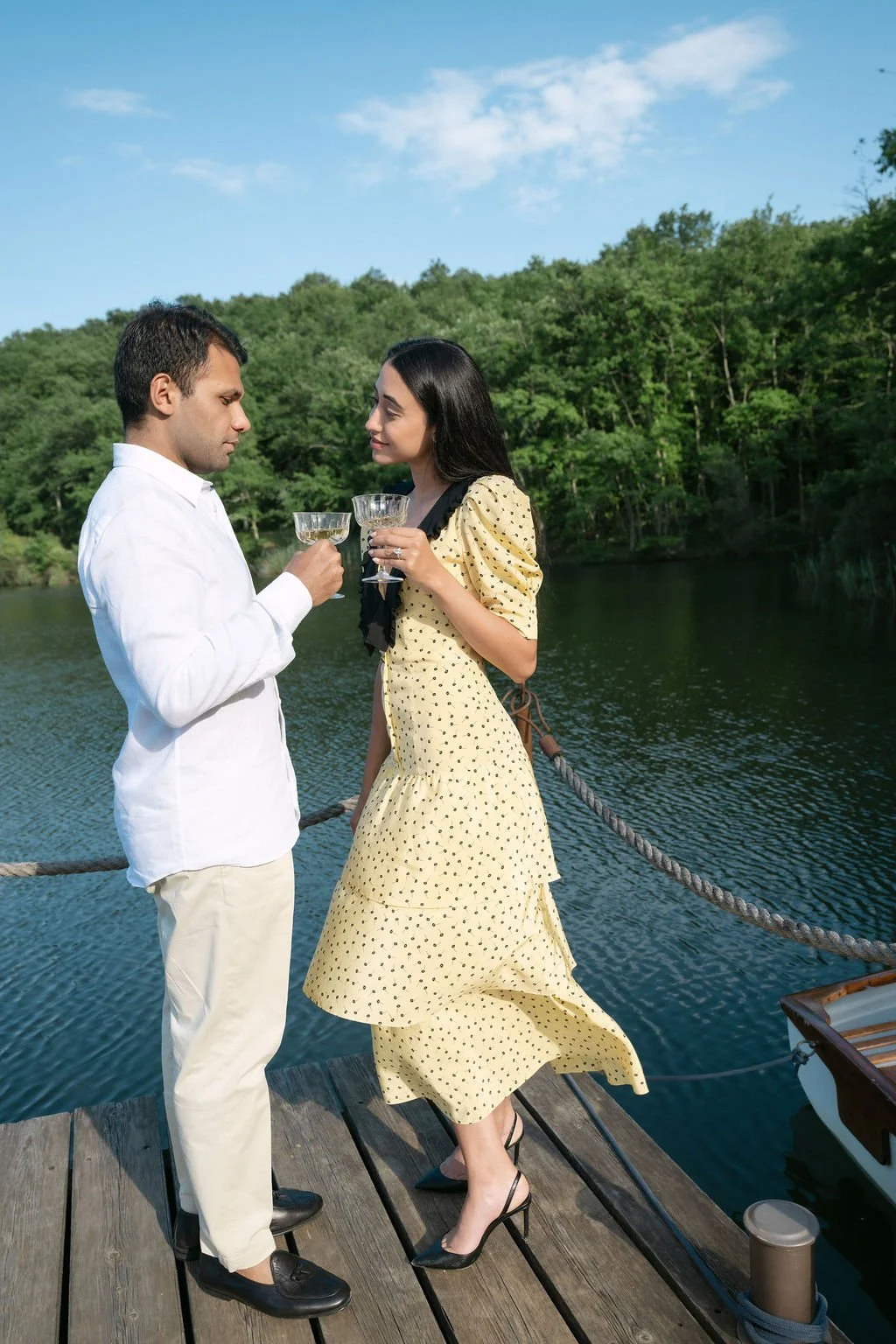 sarapaolucci-couple-portrait-by-the-lake.jpg